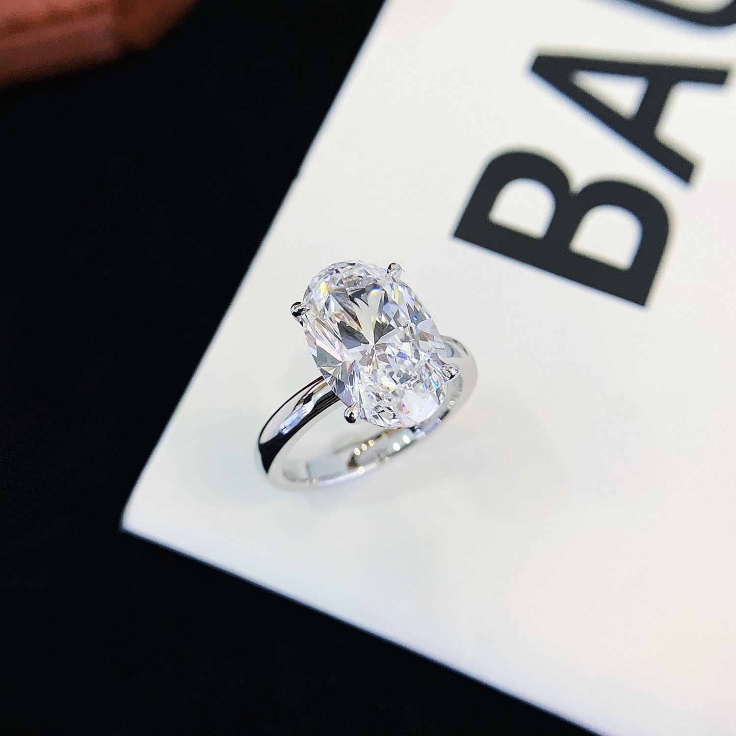 18K Gold Oval Cut Lab-Grown Diamond Solitaire Engagament Ring