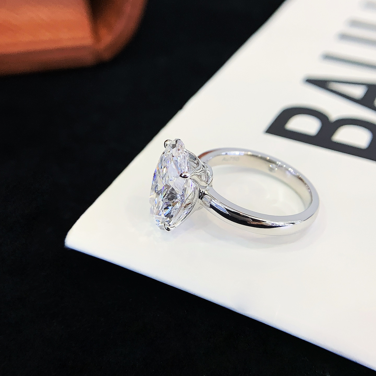 18K Gold Oval Cut Lab-Grown Diamond Solitaire Engagament Ring