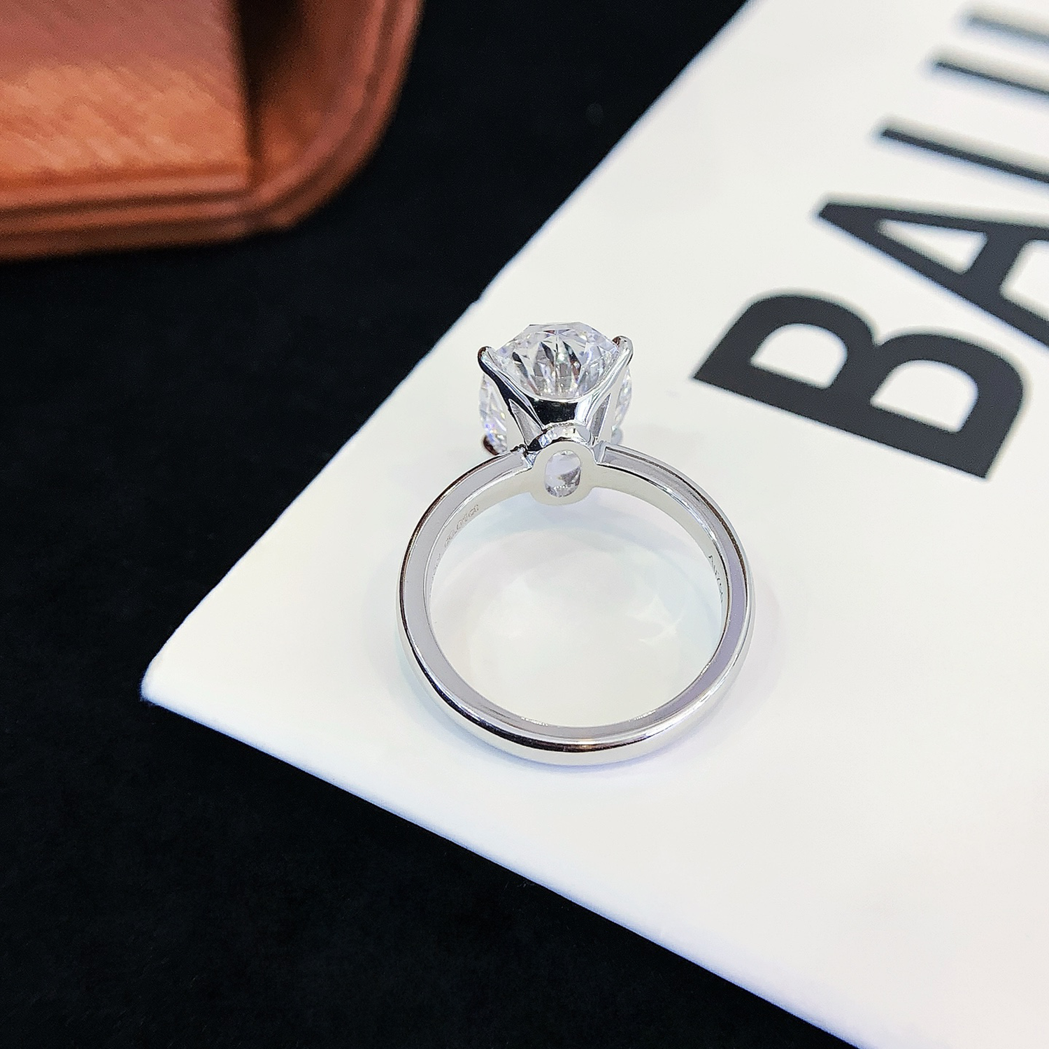 18K Gold Oval Cut Lab-Grown Diamond Solitaire Engagament Ring