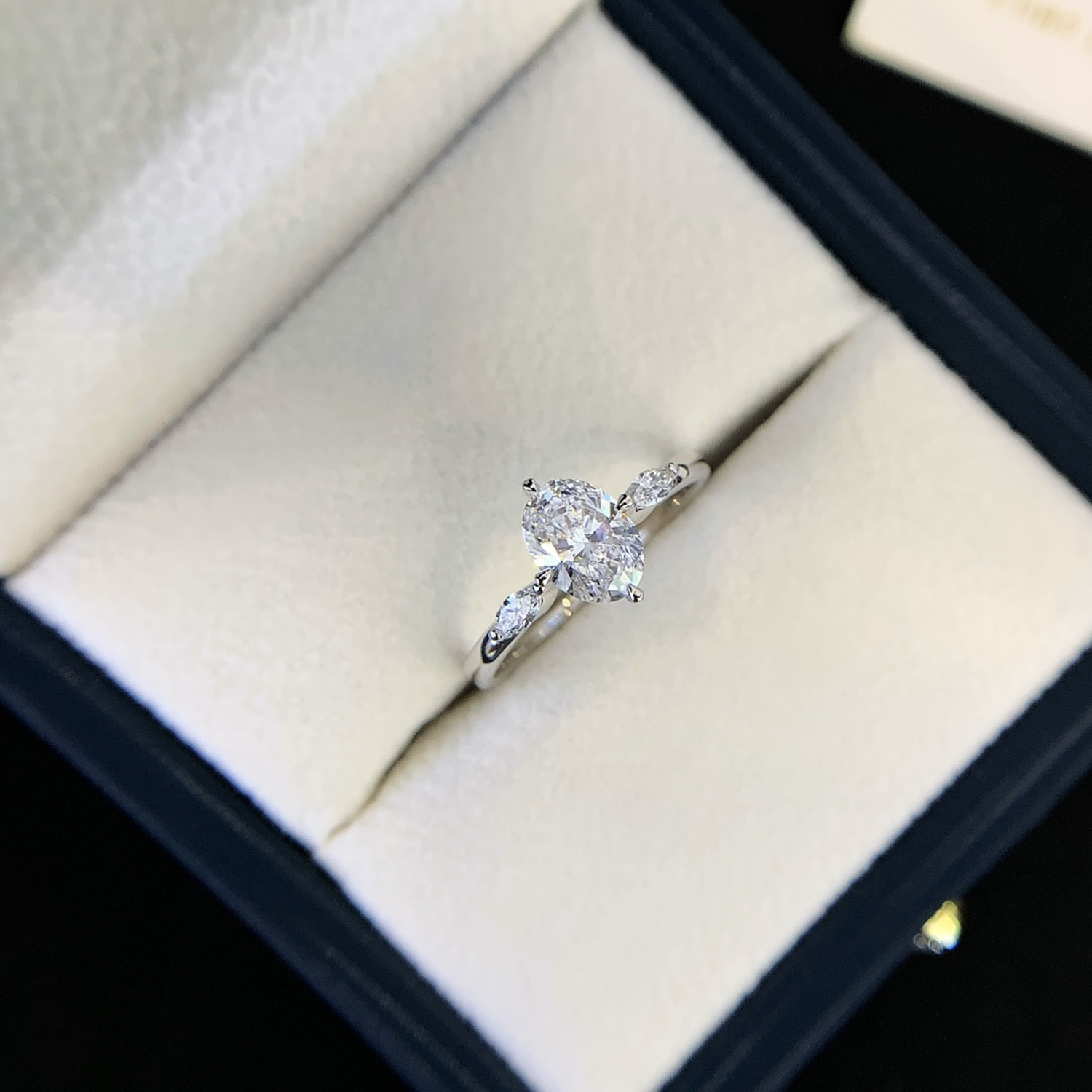 18K Gold Oval Cut Lab-Grown Diamond Three Stones Engagament Ring