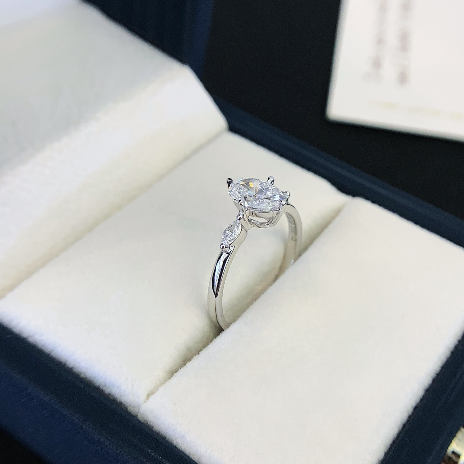 18K Gold Oval Cut Lab-Grown Diamond Three Stones Engagament Ring