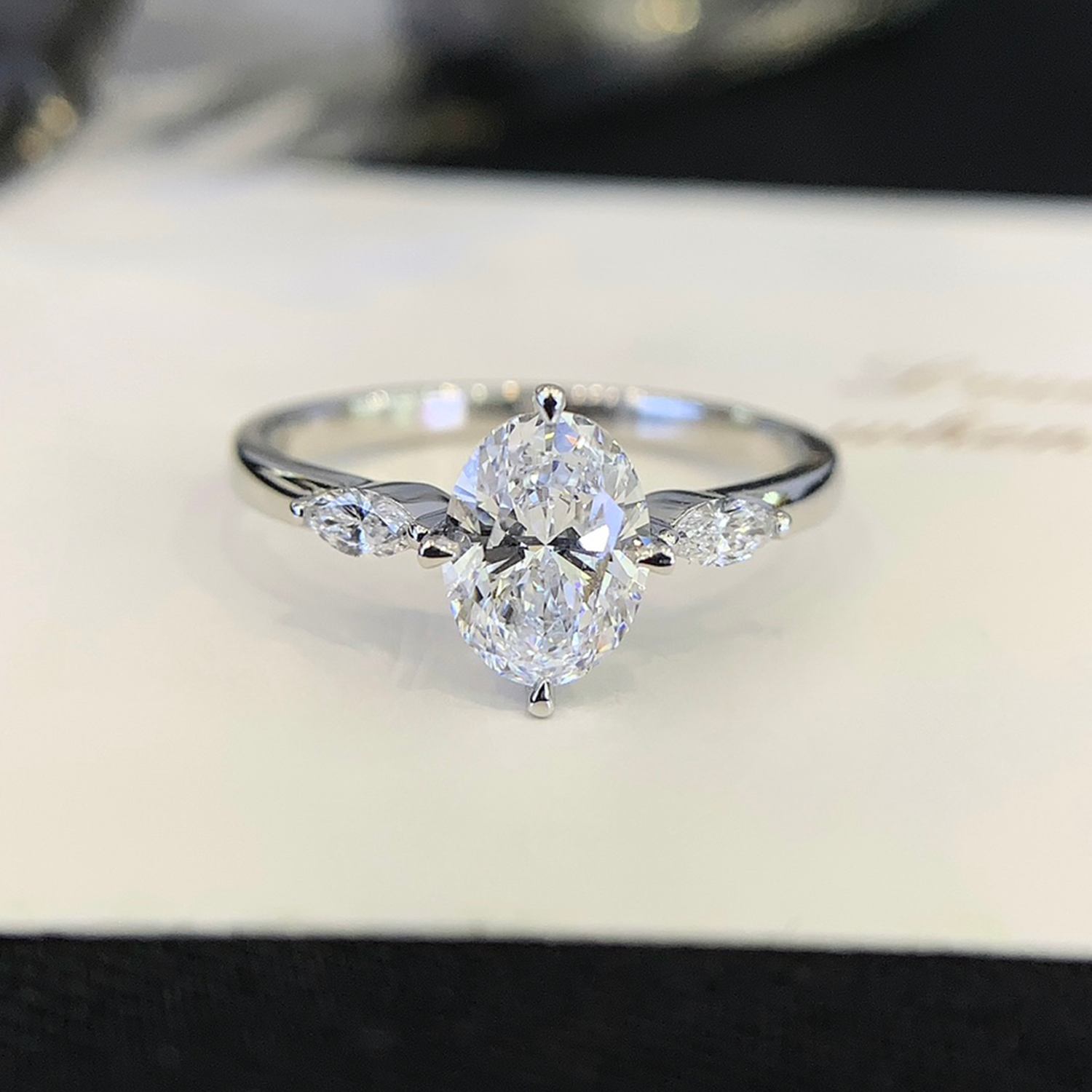18K Gold Oval Cut Lab-Grown Diamond Three Stones Engagament Ring