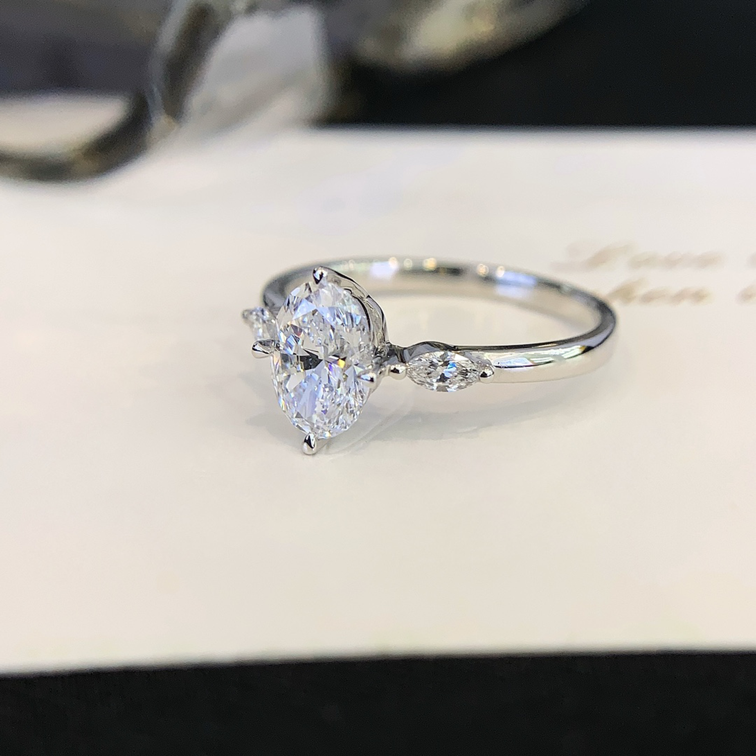 18K Gold Oval Cut Lab-Grown Diamond Three Stones Engagament Ring