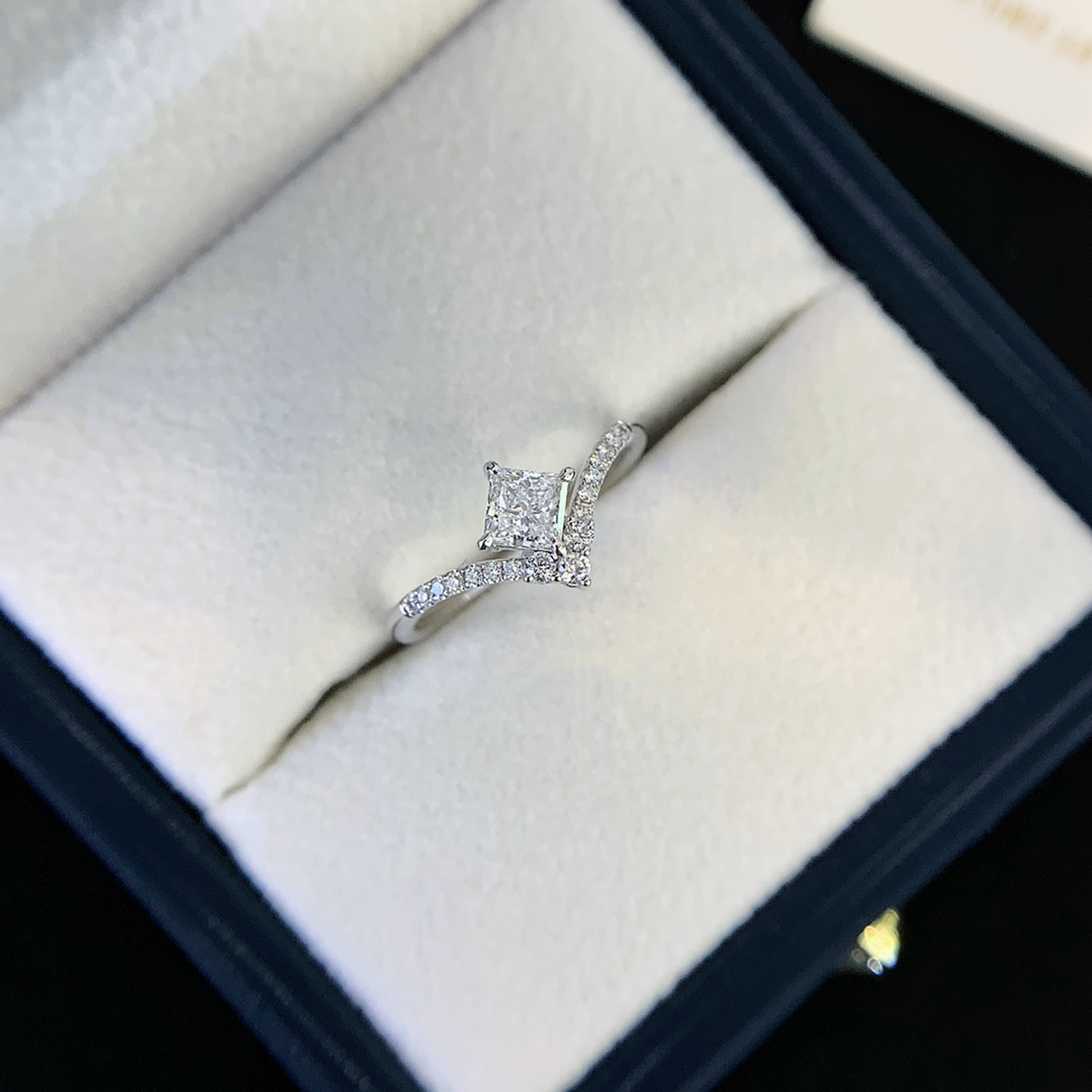 18K Gold Princess Cut Diamond Curved Accent Engagement Ring