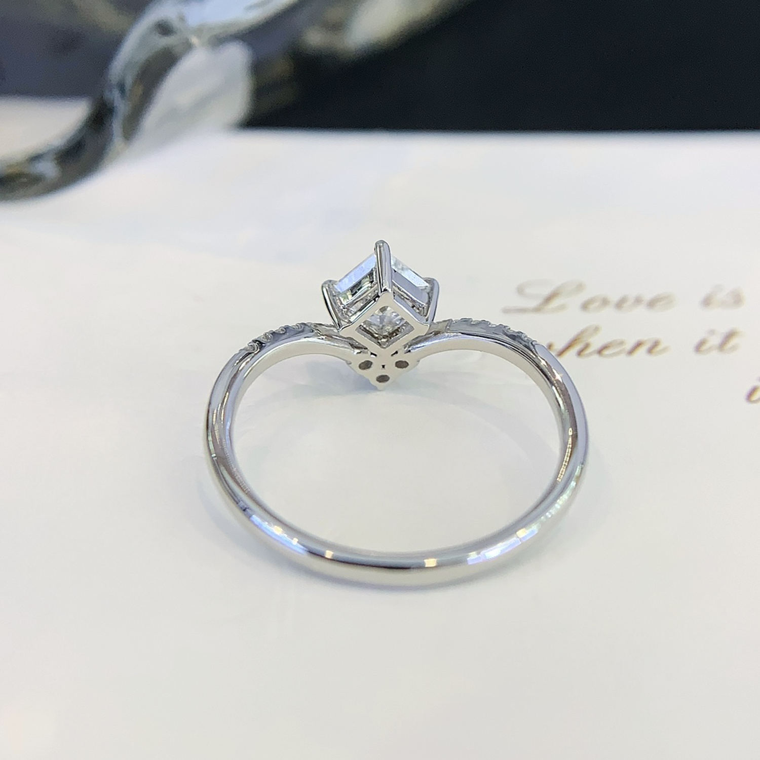 18K Gold Princess Cut Diamond Curved Accent Engagement Ring