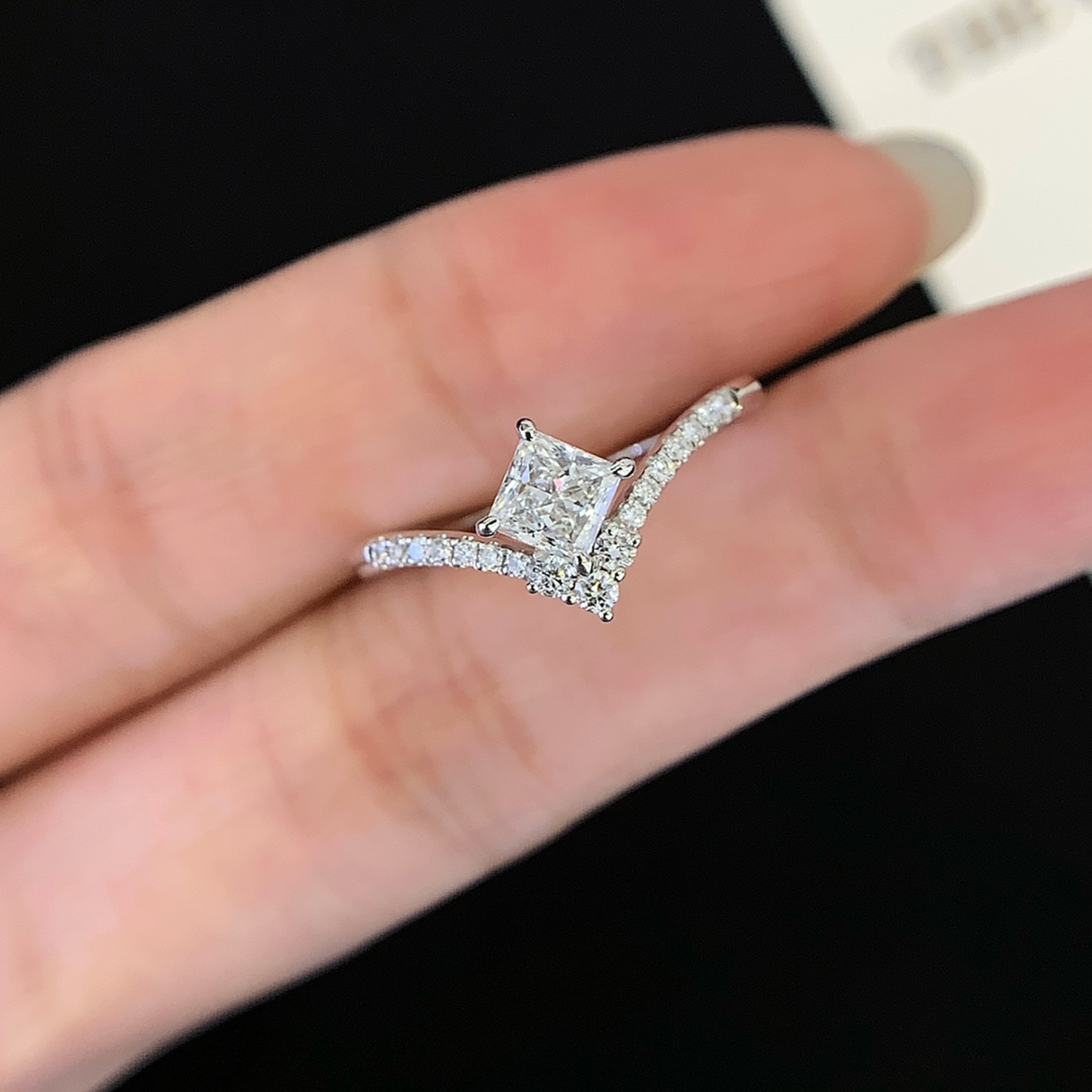 18K Gold Princess Cut Diamond Curved Accent Engagement Ring