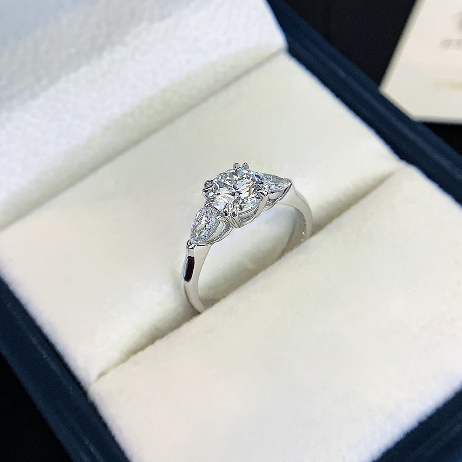 18K Gold Three Stones Round Cut Lab-Grown Diamond Engagament Ring