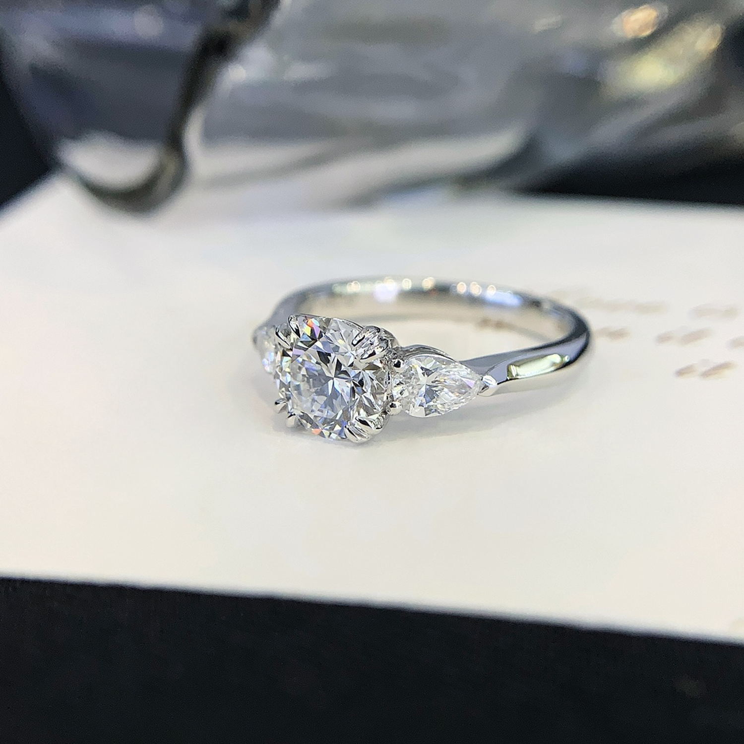 18K Gold Three Stones Round Cut Lab-Grown Diamond Engagament Ring