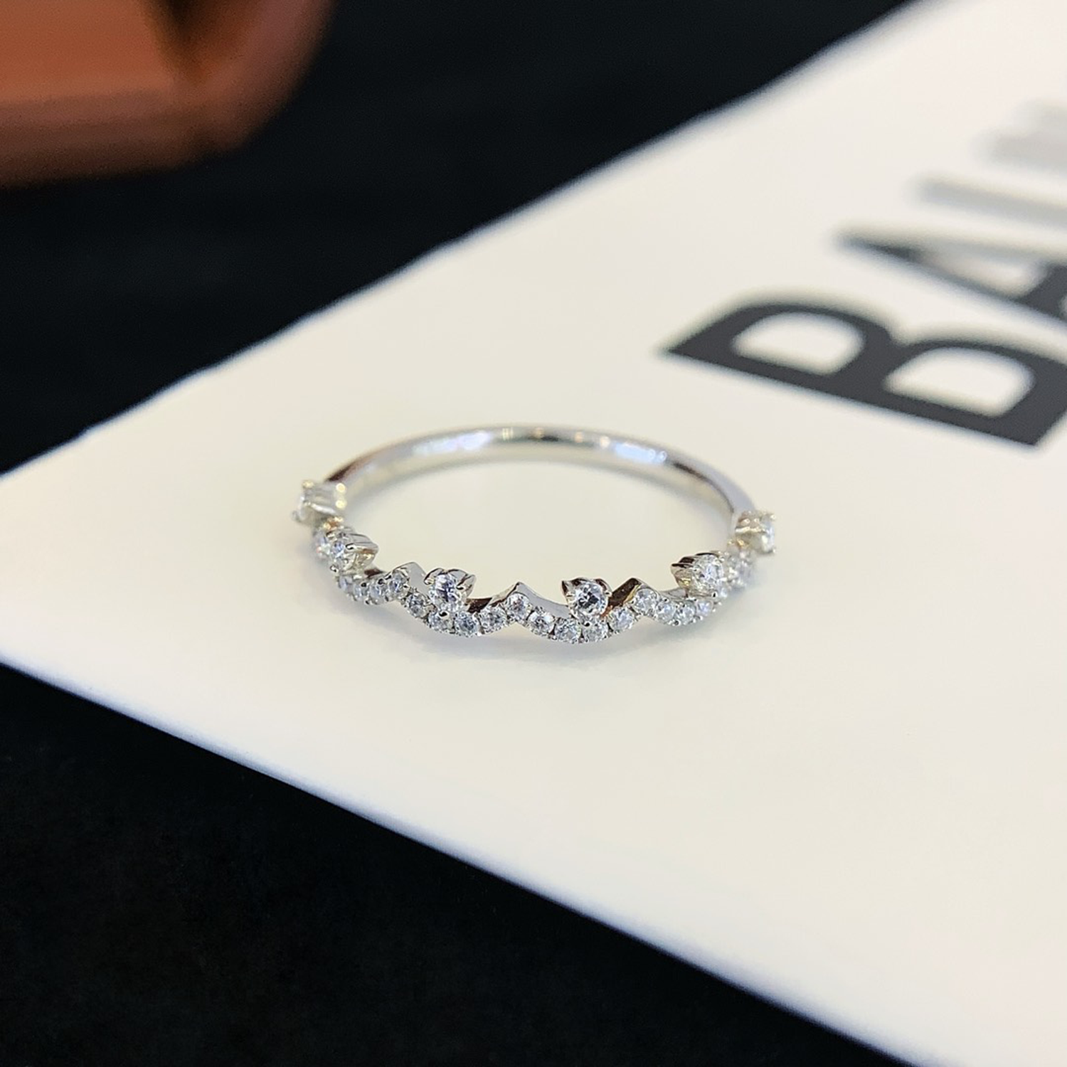 18K Gold Wave Diamond Wedding Band