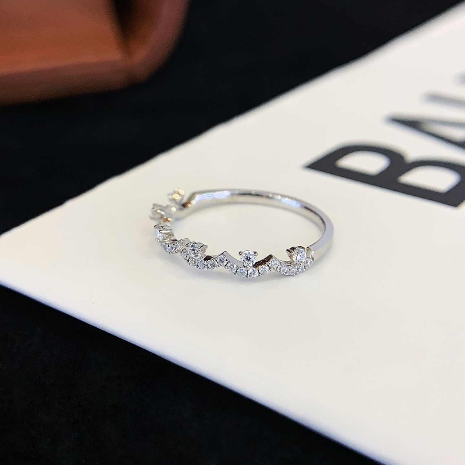 18K Gold Wave Diamond Wedding Band