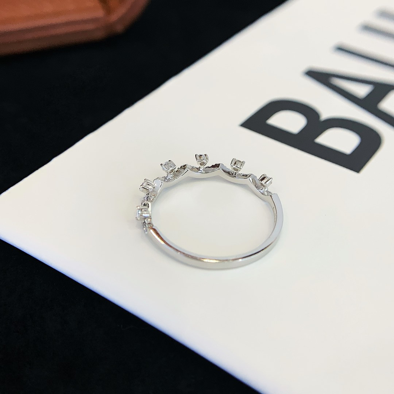 18K Gold Wave Diamond Wedding Band