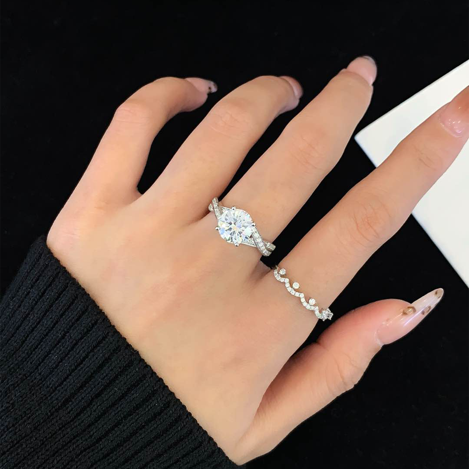 18K Gold Wave Diamond Wedding Band