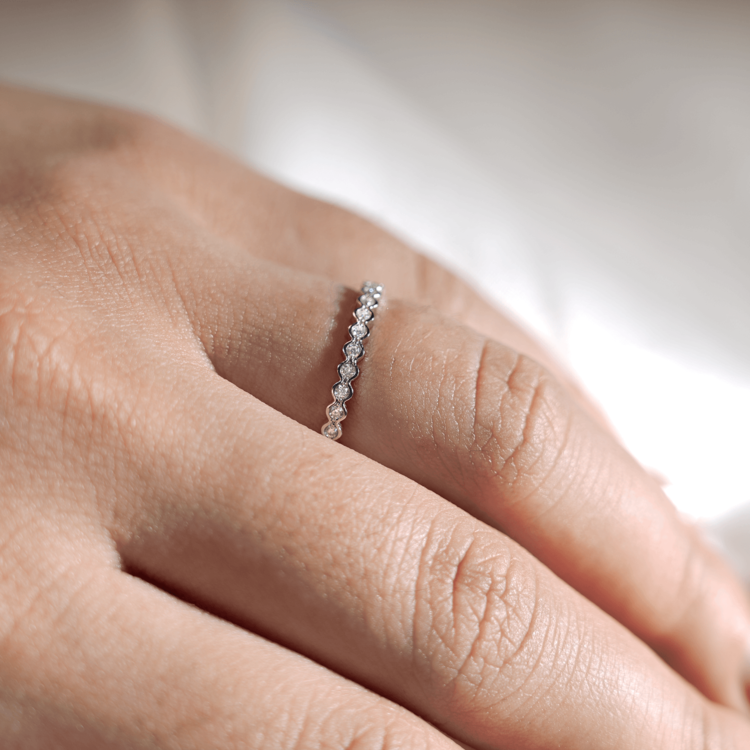 18K Gold Round Cut Diamond Stackable Wedding Band Ring