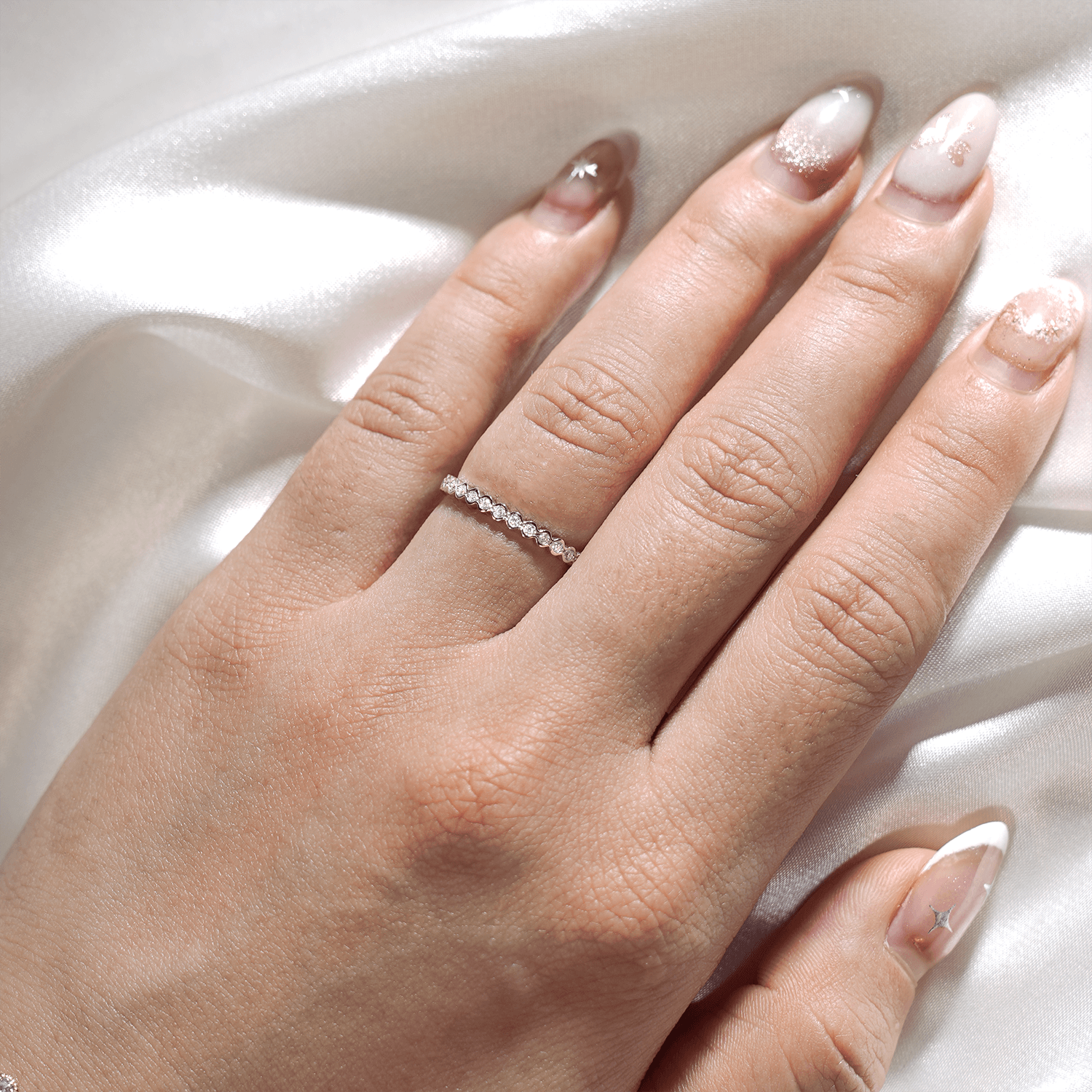 18K Gold Round Cut Diamond Stackable Wedding Band Ring