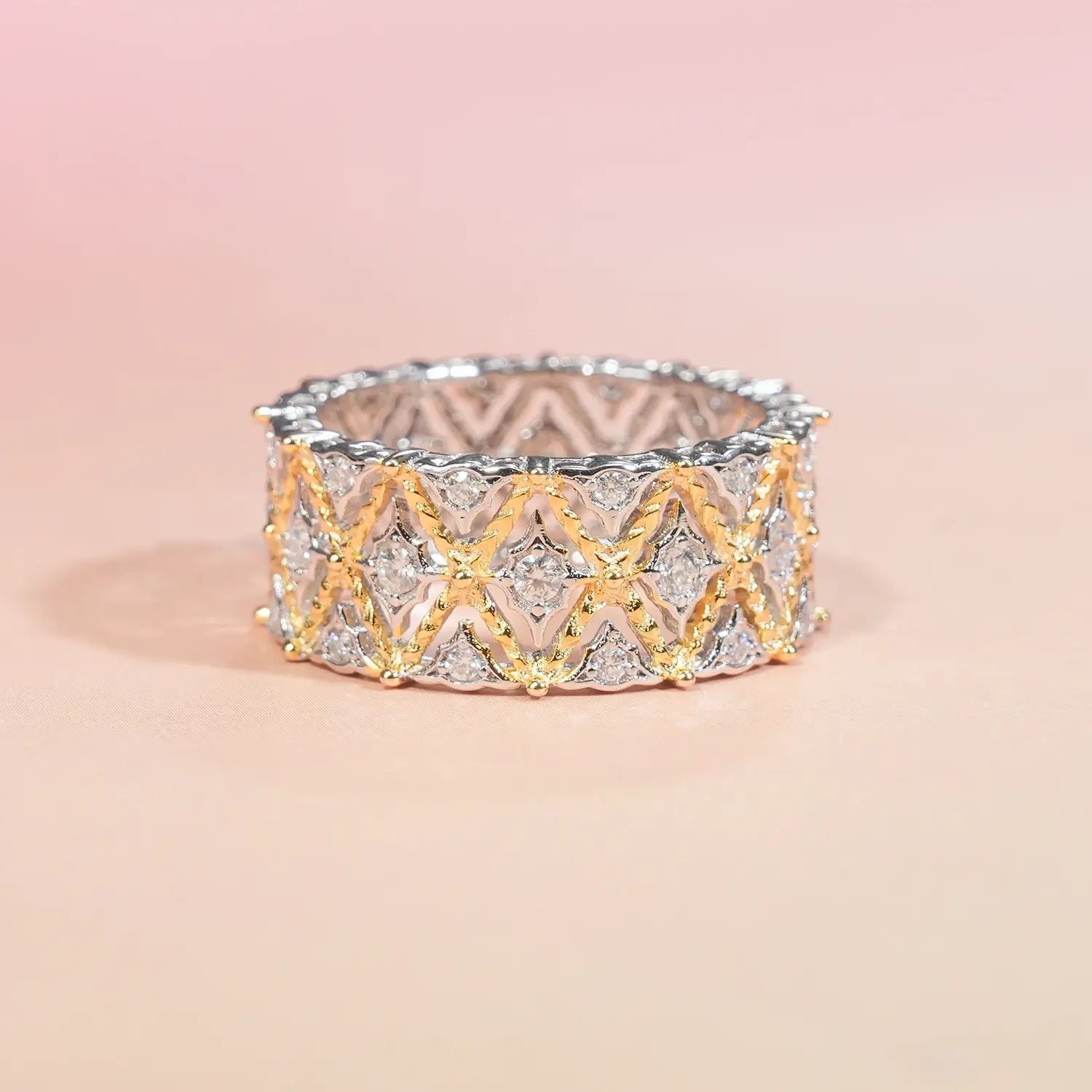 Round Cut Moissanite Buccellati Fashion Ring