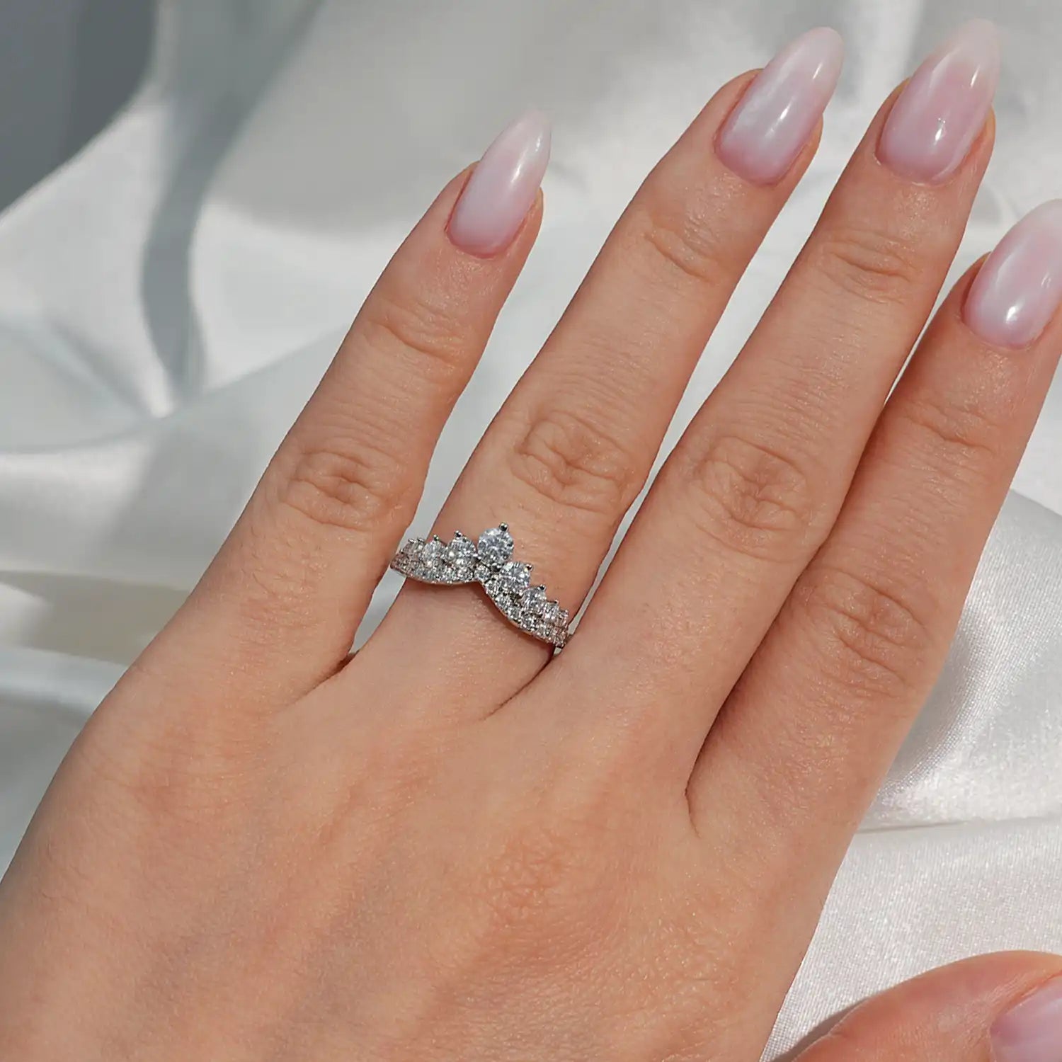 Round-Cut Moissanite Diamond V-shape Crown Princess Style Wedding Ring