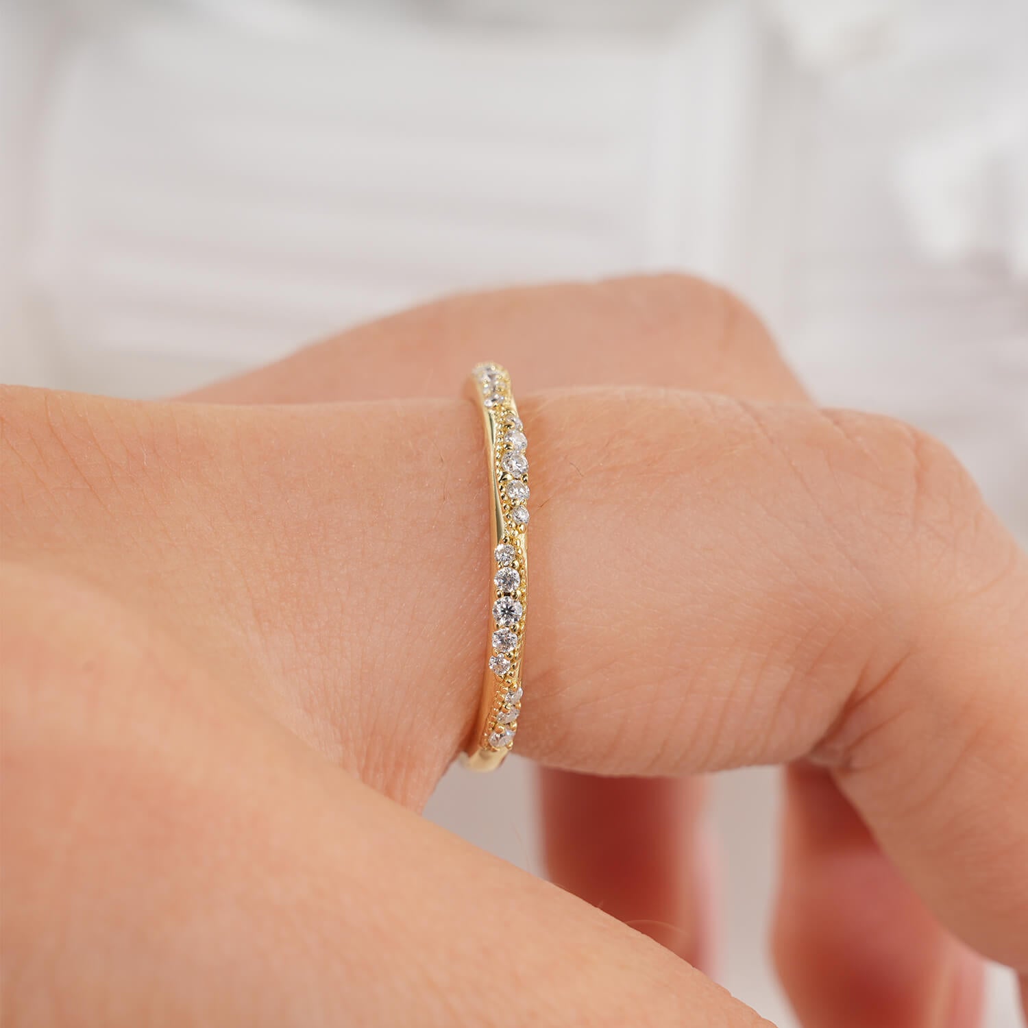 Round Cut Moissanite Wave Wedding Band Fashion Ring