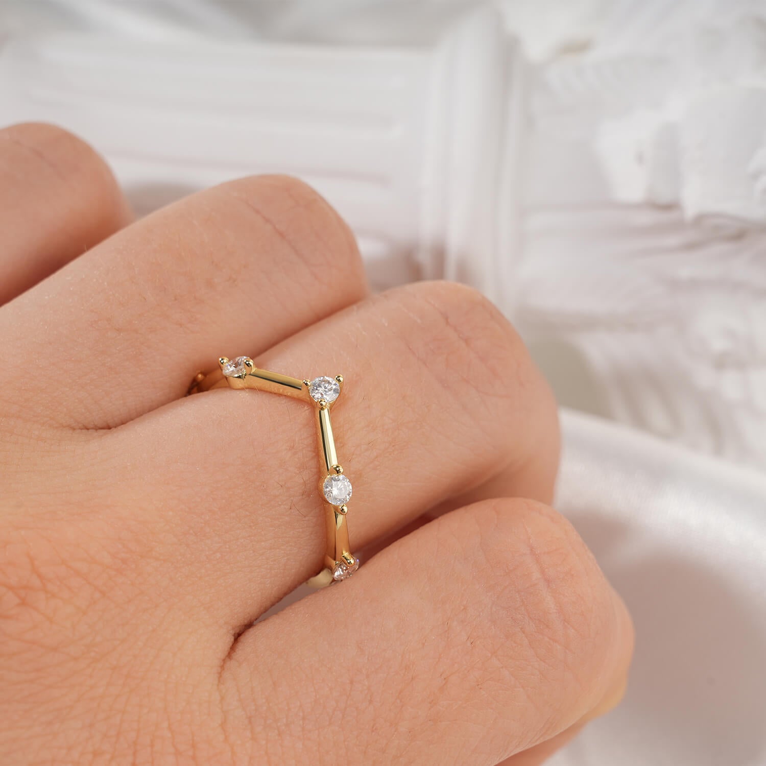 Round Cut Moissanite Chevron Wedding Band Fashion Ring