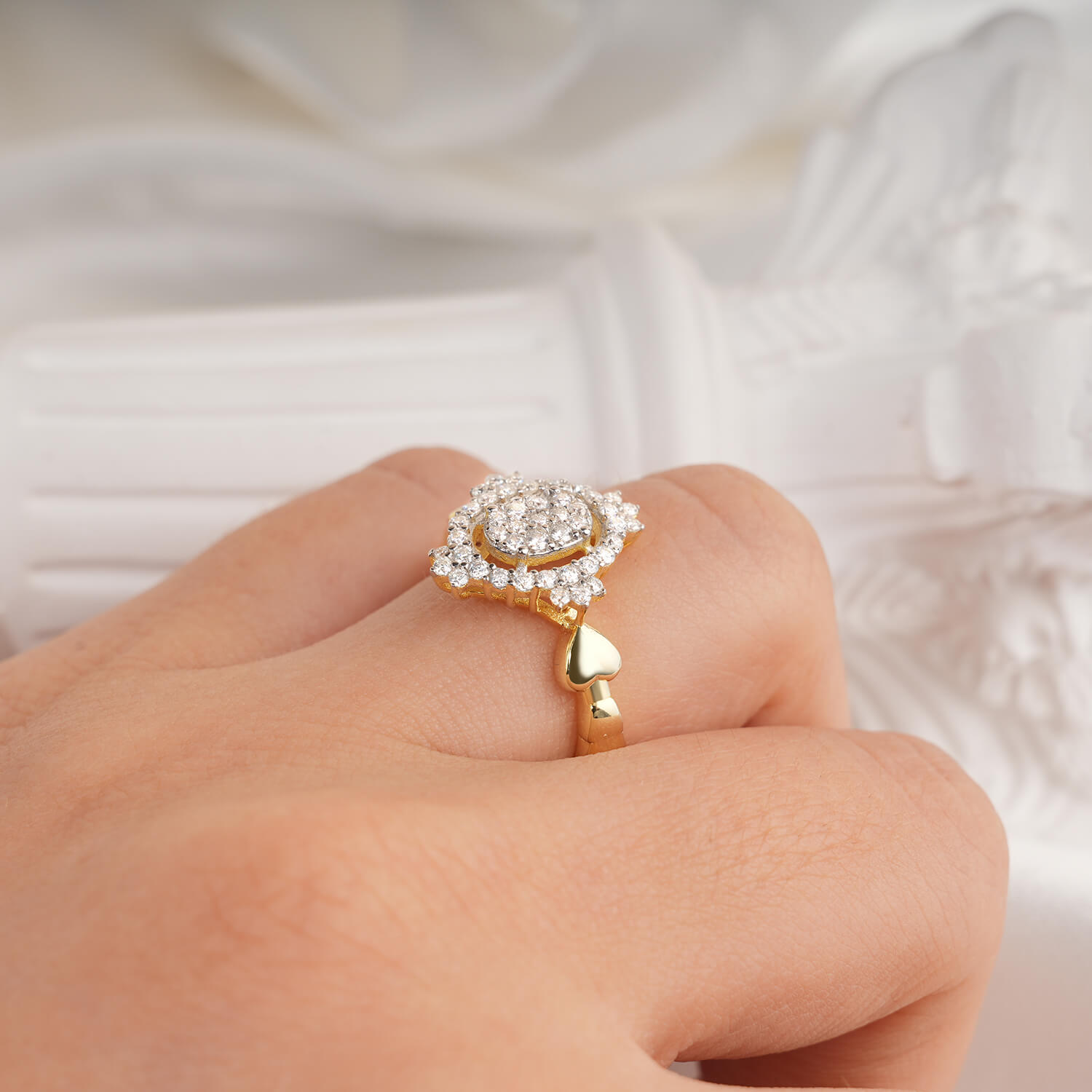 Oval Floral Cluster Milgrain Diamond Halo Two-Tone Setting Vintage Style Engagement Ring Vintage-Heart inspired band