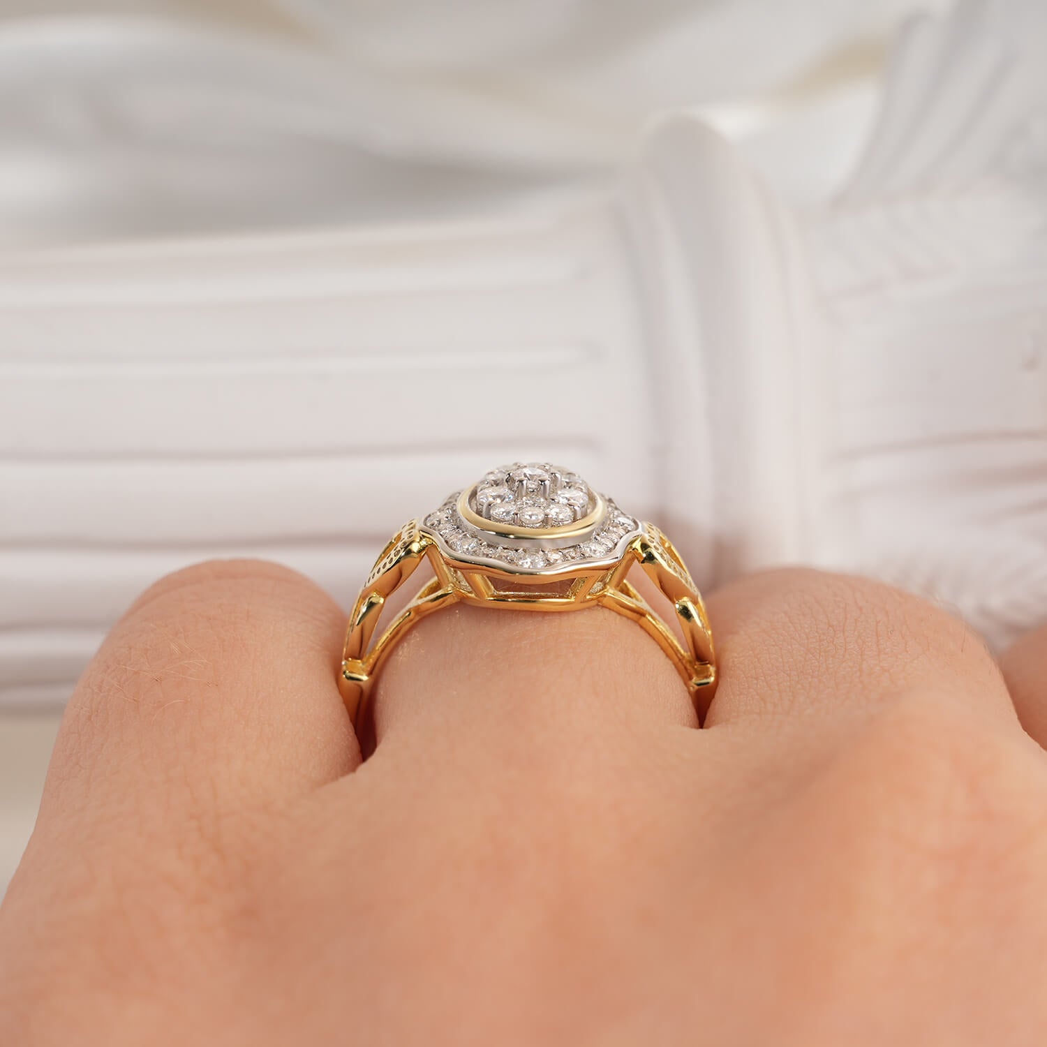 Vintage Style Oval Cluster Diamond Halo Two-Tone Setting Engagement Ring Vintage-Heart-inspired Band