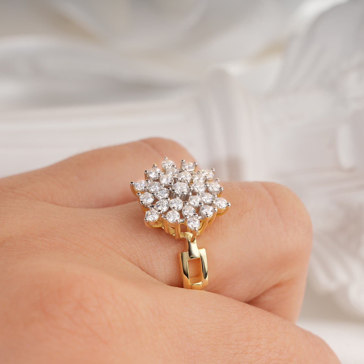 Sunburst Vintage Style Floral Cluster Two-Tone Setting Diamond Engagement Ring Chain Link Band