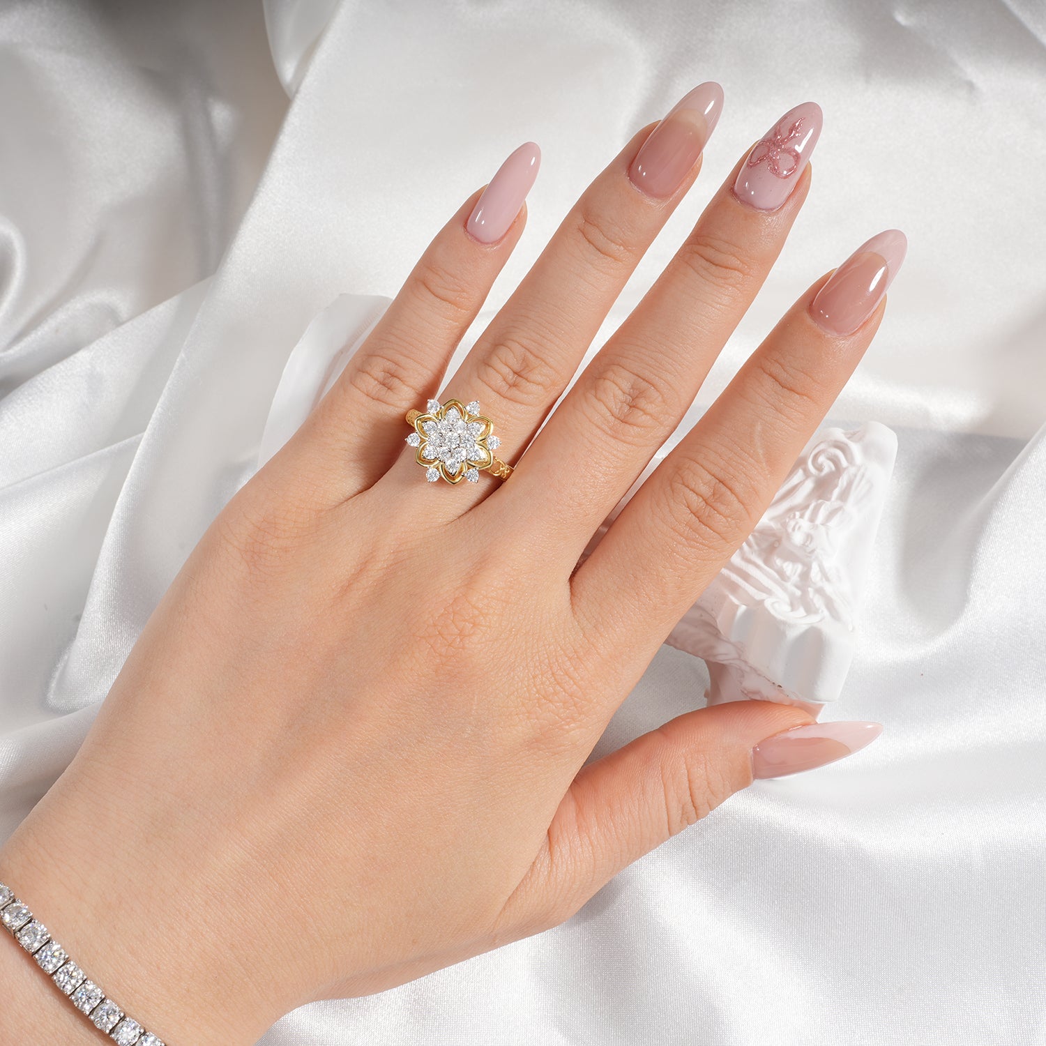 Vintage Style Blooms Cluster Diamond Two-Tone Setting Engagement Ring Vintage Engraved Band