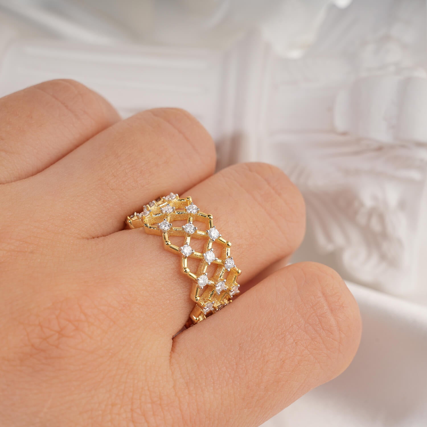 Unique Mesh Lattice Band Diamond Fashion Cuff Ring