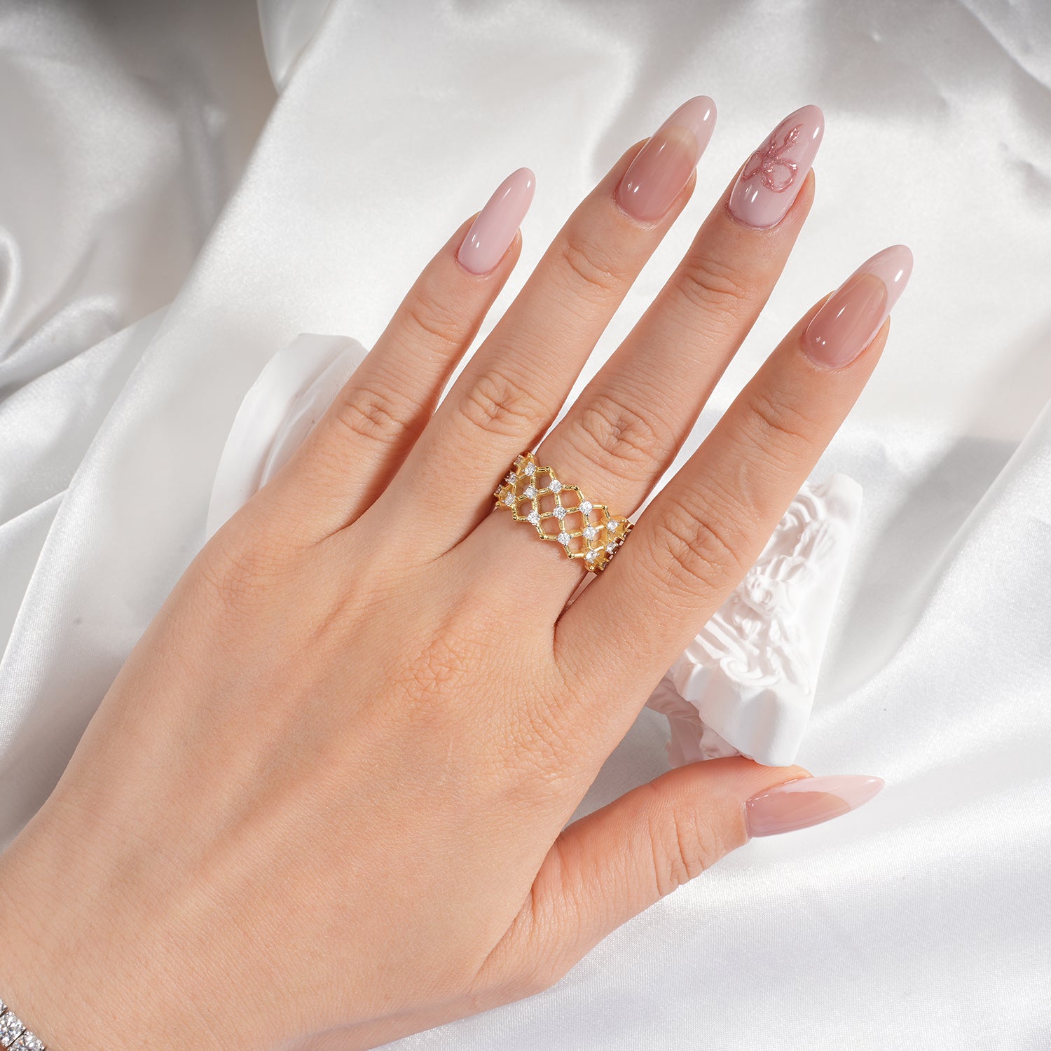 Unique Mesh Lattice Band Diamond Fashion Cuff Ring