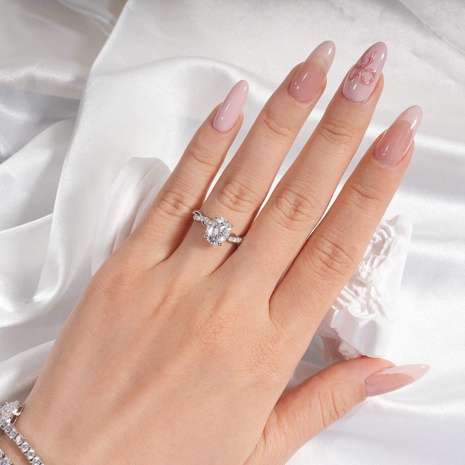 2CT Oval Cut Moissanite Diamond Twists Accent Engagement Ring