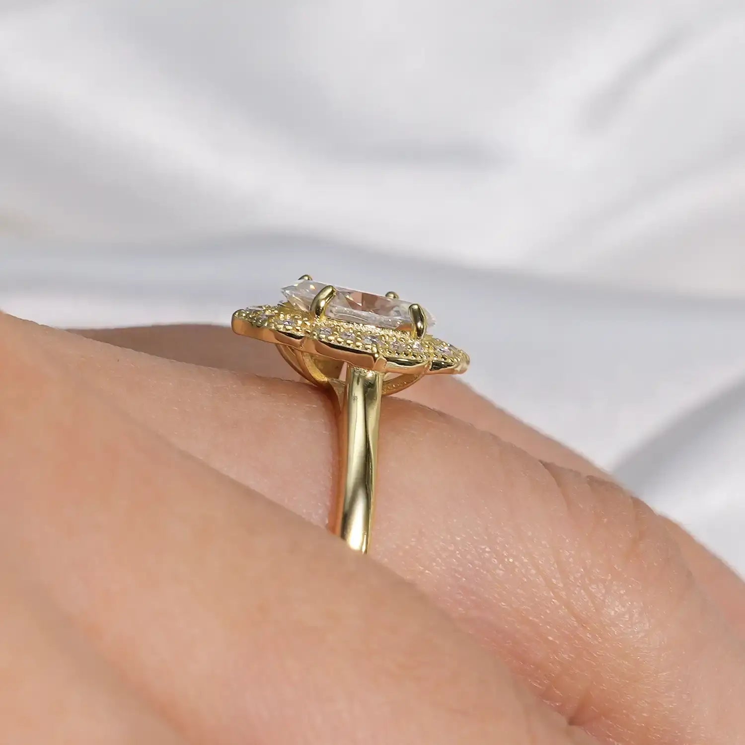 Unique Halo 1.75CT Oval Cut Moissanite Diamond Engagement Ring