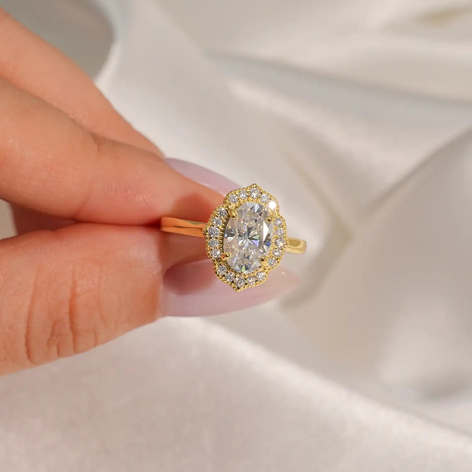 Unique Halo 1.75CT Oval Cut Moissanite Diamond Engagement Ring