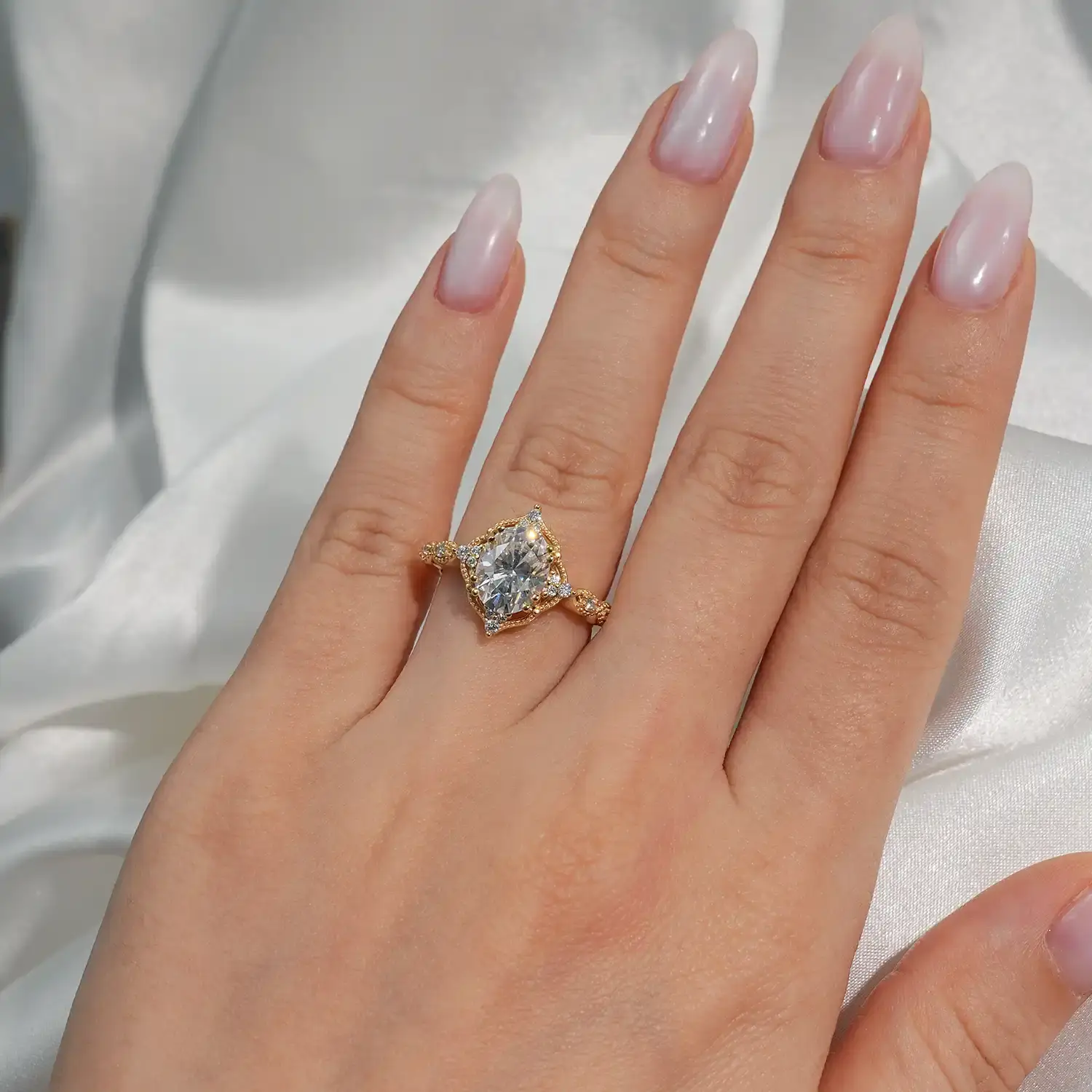 Vintage Luxury Style 1.75CT Oval Cut Moissanite Diamond Engagement Ring