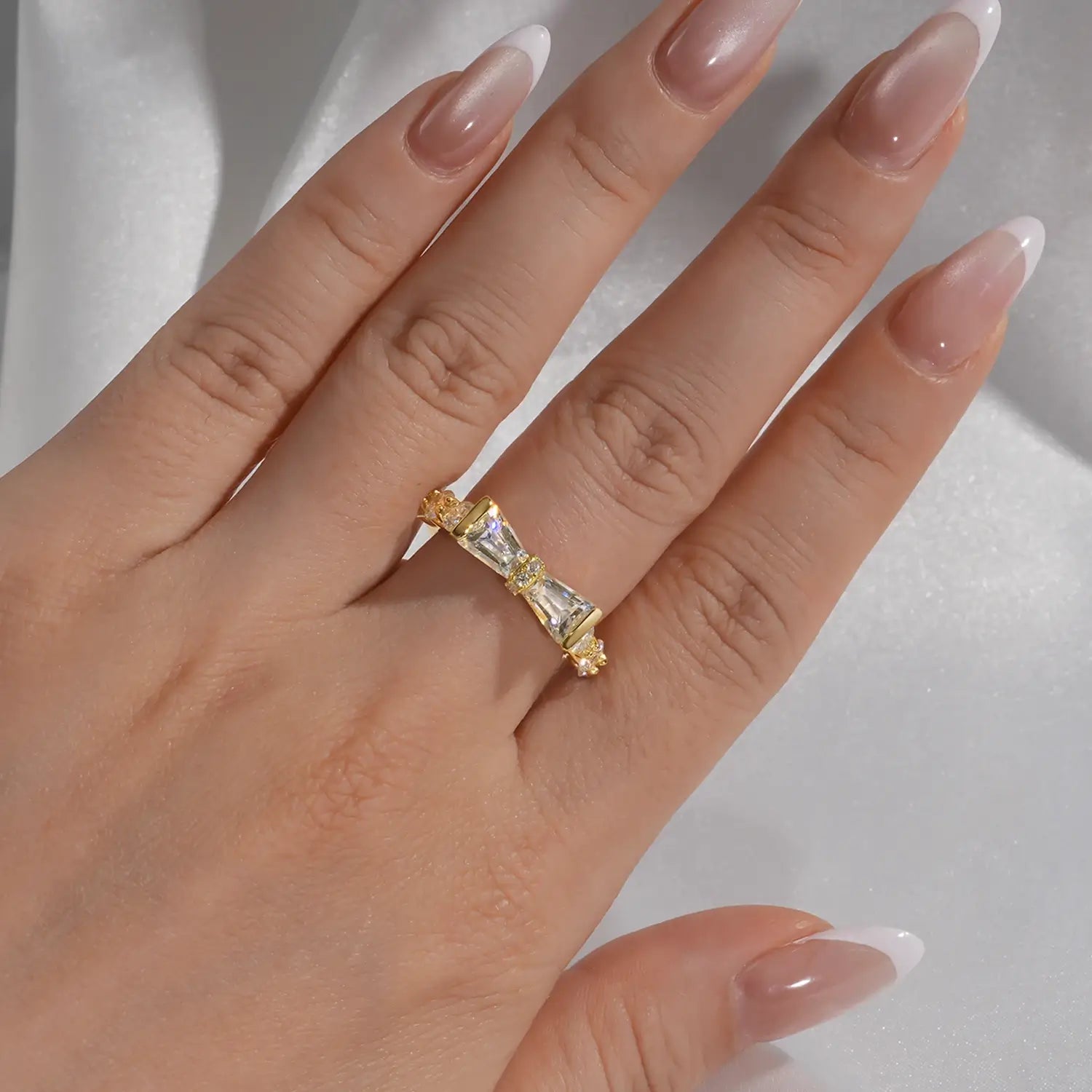 Bow Ring Trapezoid Cut Moissanite Diamond Ring