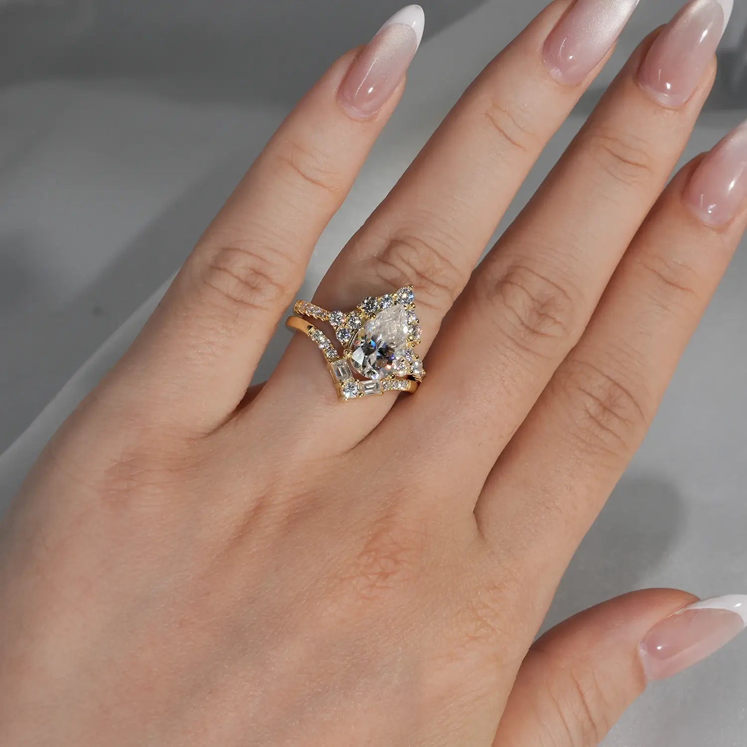 Luxury Style Pear Cut Moissanite Diamond Engagement Ring Bridal Ring Set