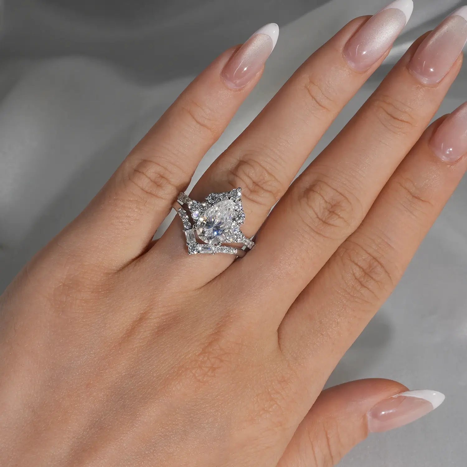 Luxury Style Pear Cut Moissanite Diamond Engagement Ring Bridal Ring Set