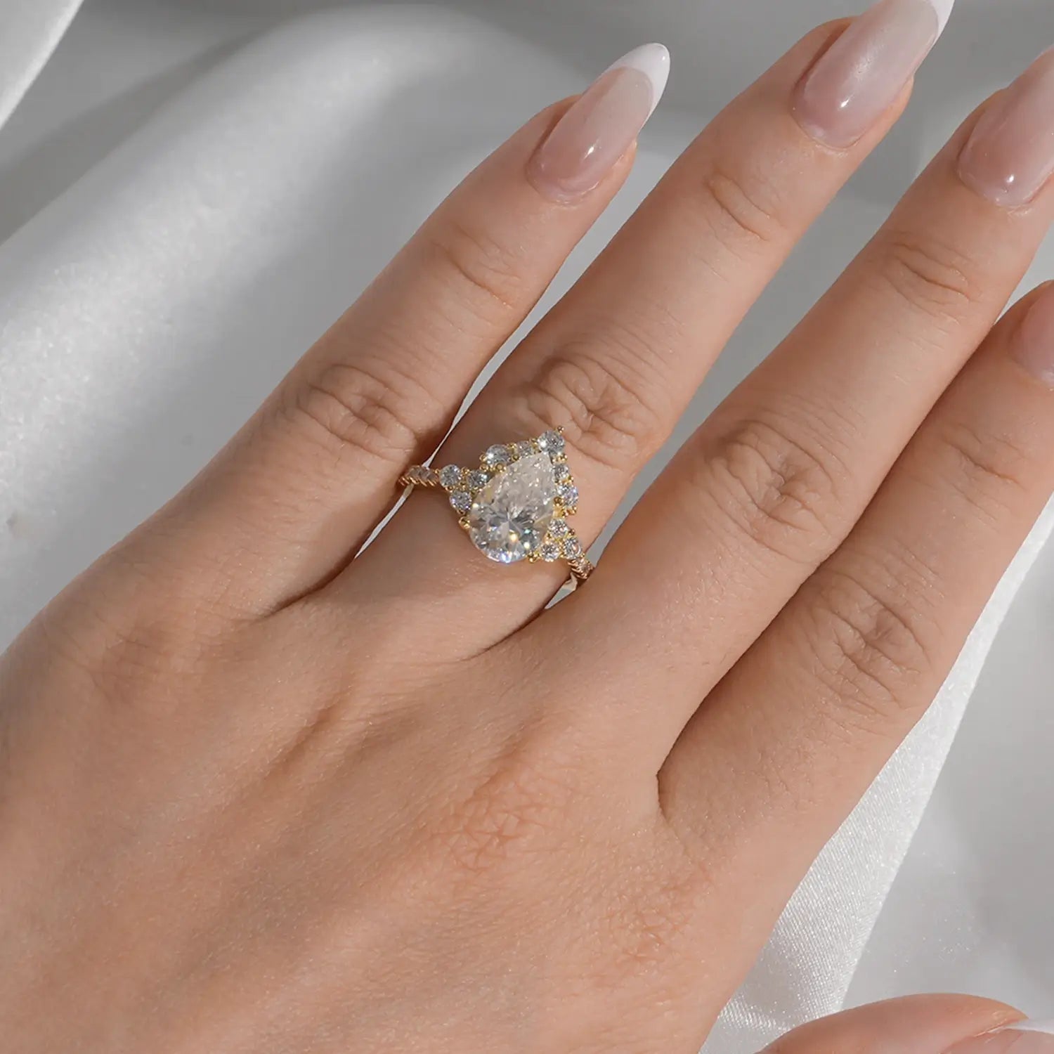 Luxury Style Pear Cut Moissanite Diamond Engagement Ring Bridal Ring Set