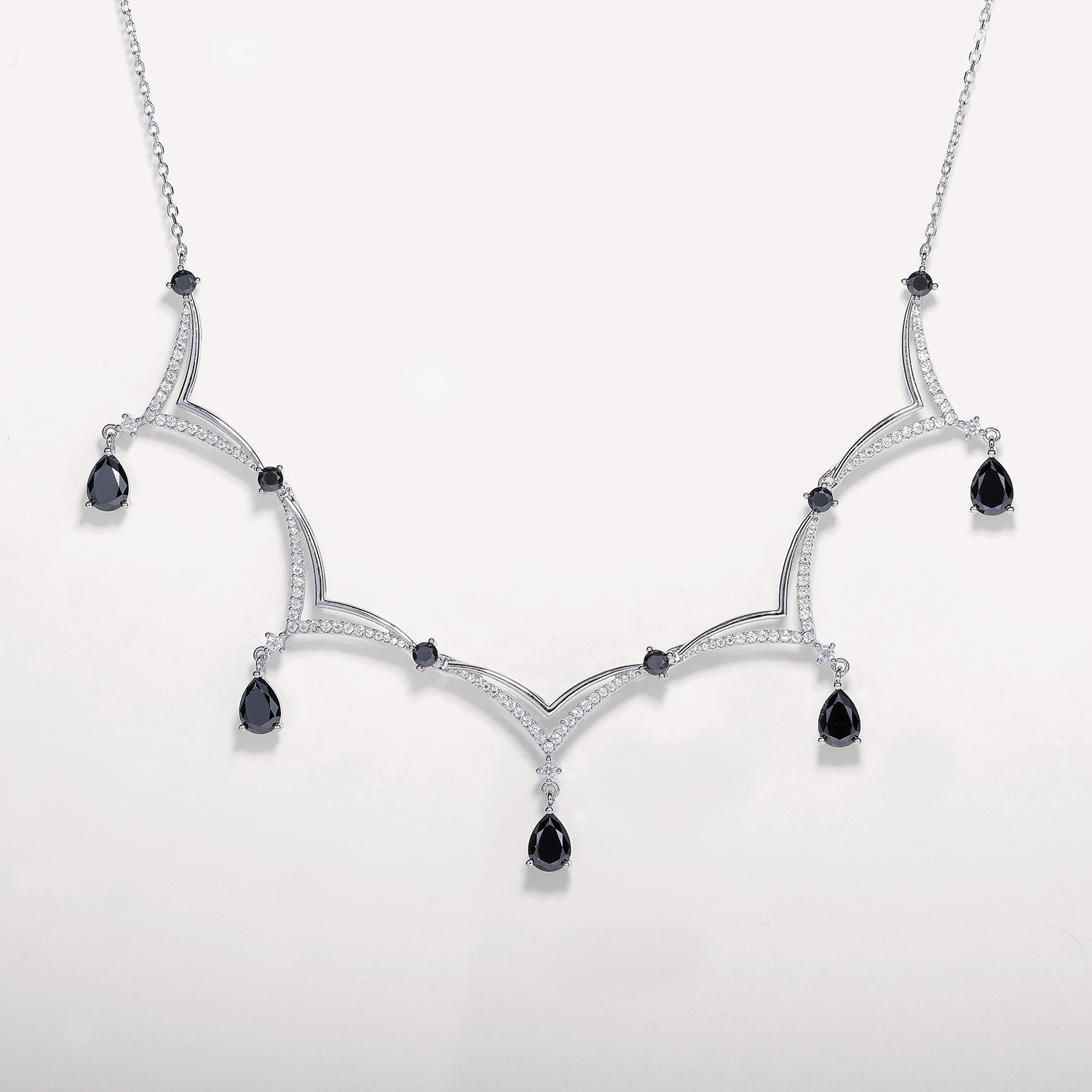 Stellar Arc Black&White Moissanite Necklace