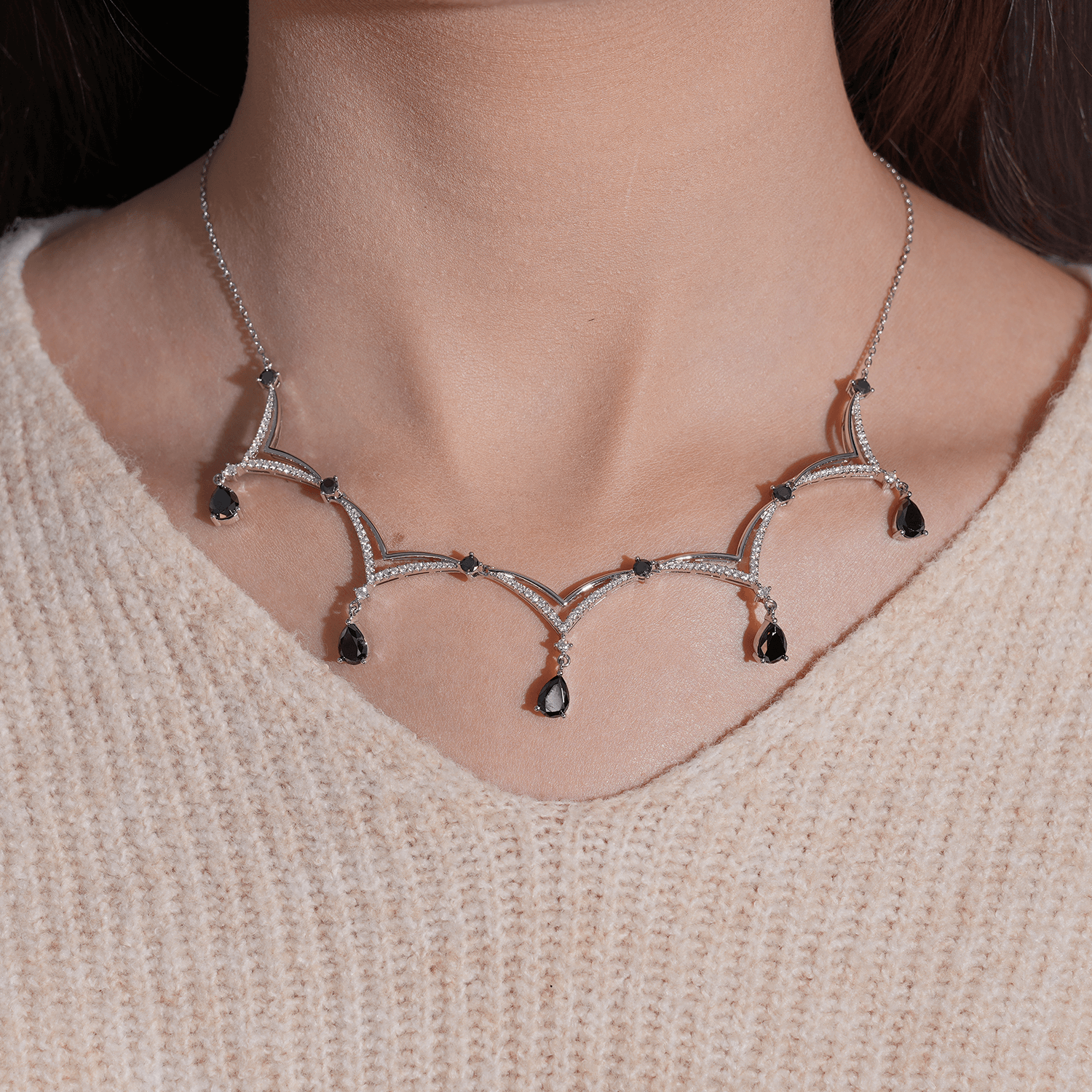 Stellar Arc Black&White Moissanite Necklace