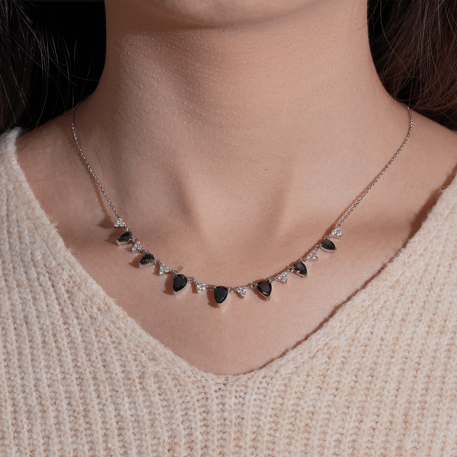 Eternal Raindrop Black&White Moissanite Necklace