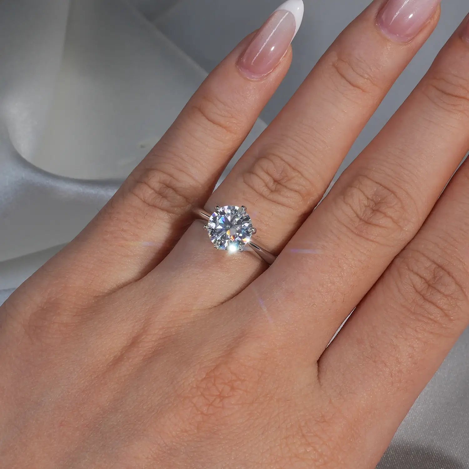 1CT Round Cut Classic Six-Prong Moissanite Diamond Engagement Ring