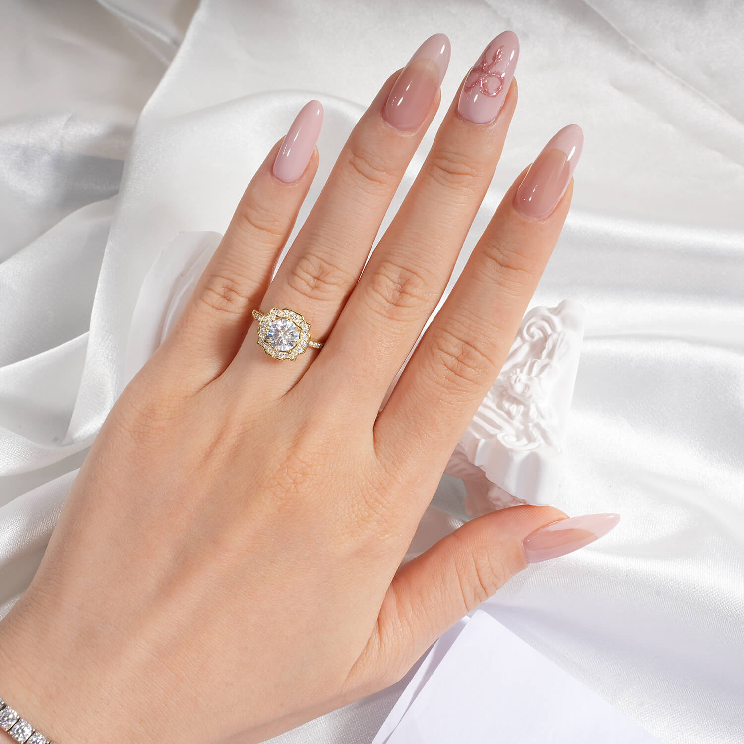 1CT Round Cut Moissanite Antique Engagement Ring