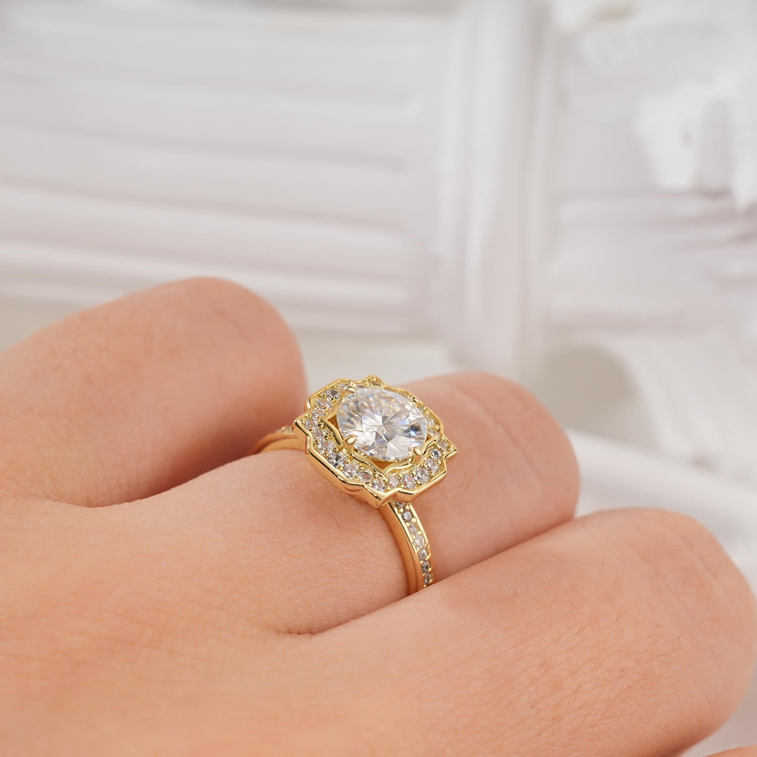 1CT Round Cut Moissanite Antique Engagement Ring