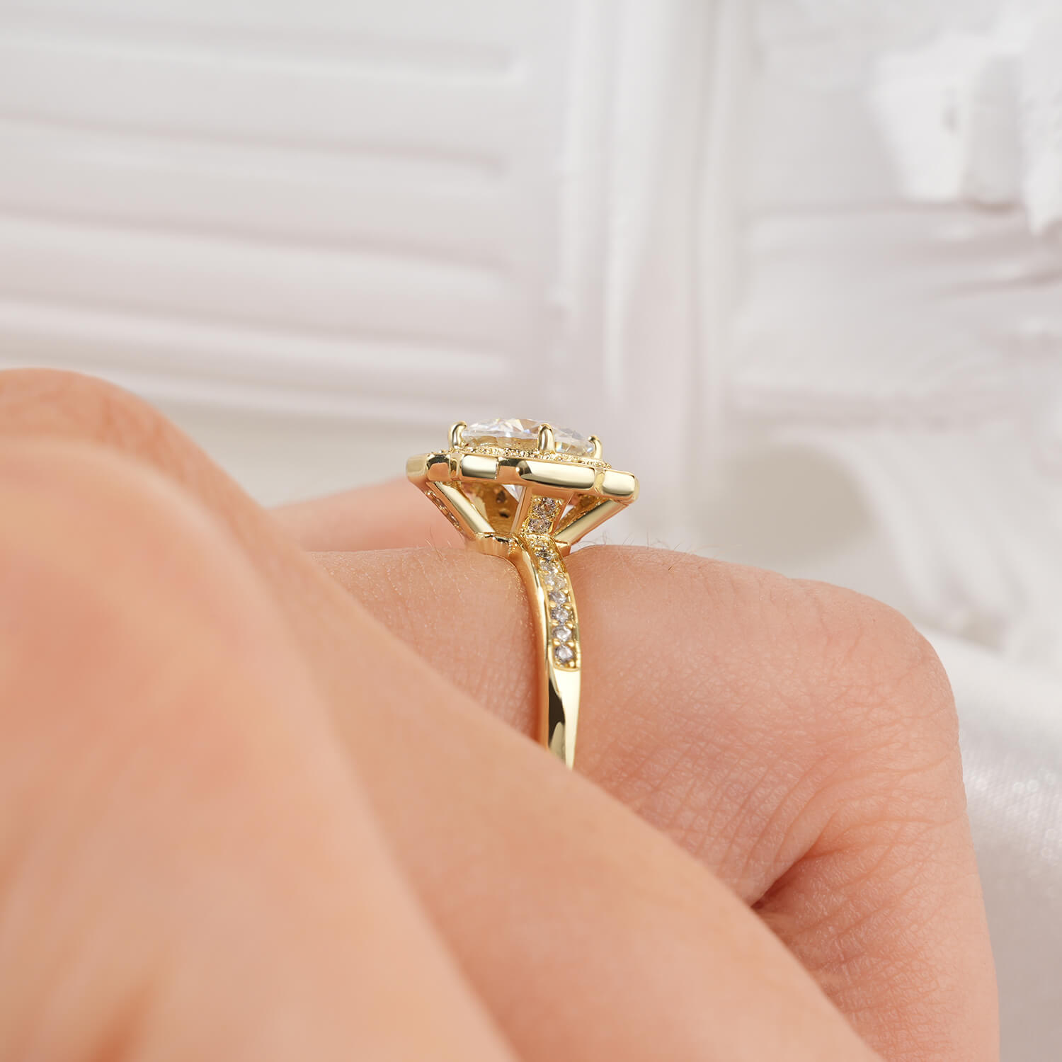 1CT Round Cut Moissanite Antique Engagement Ring