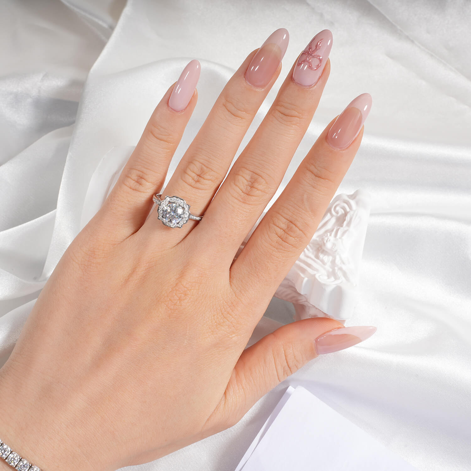 1CT Round Cut Moissanite Antique Engagement Ring