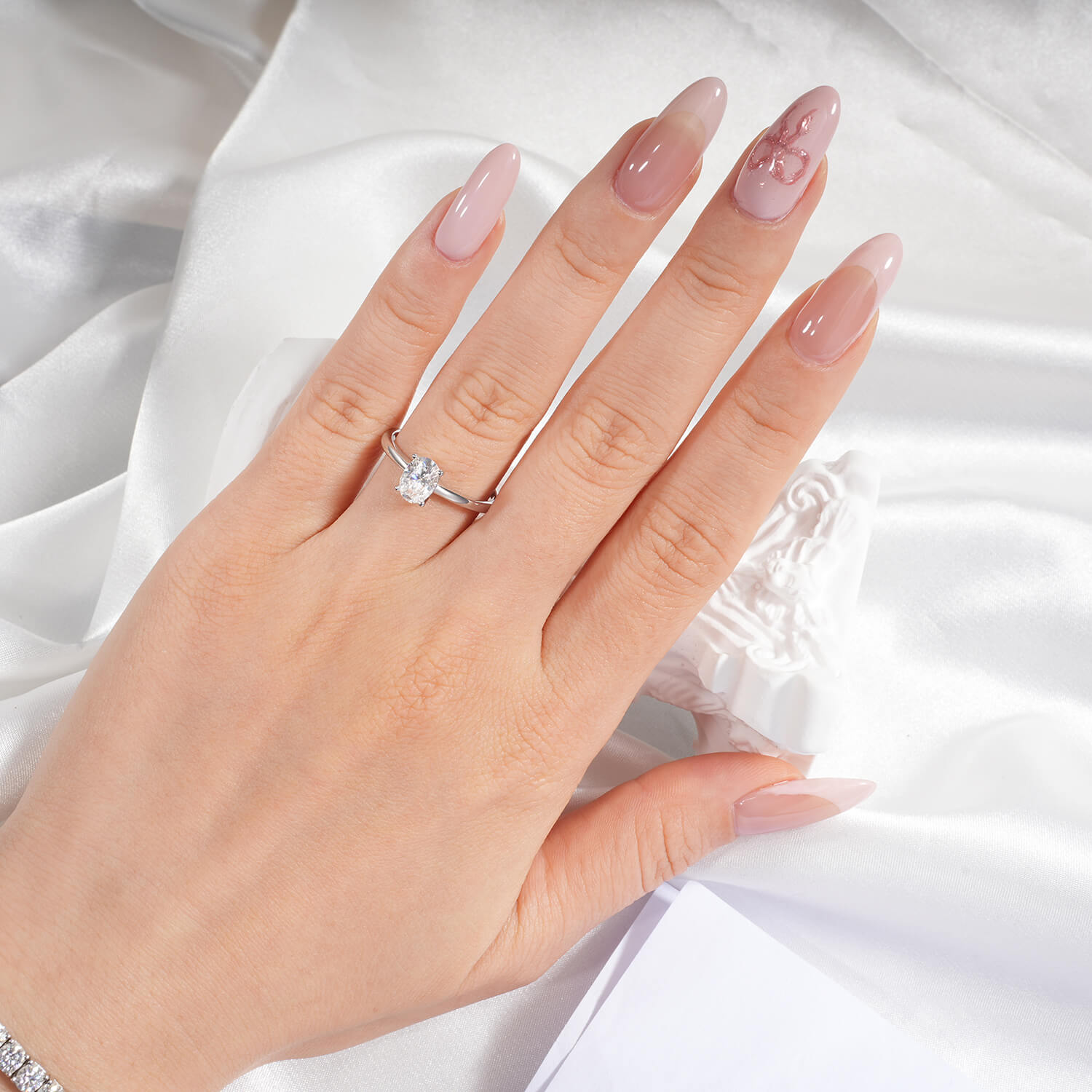 Solitaire Oval Cut Moissanite Luxury Engagement Ring