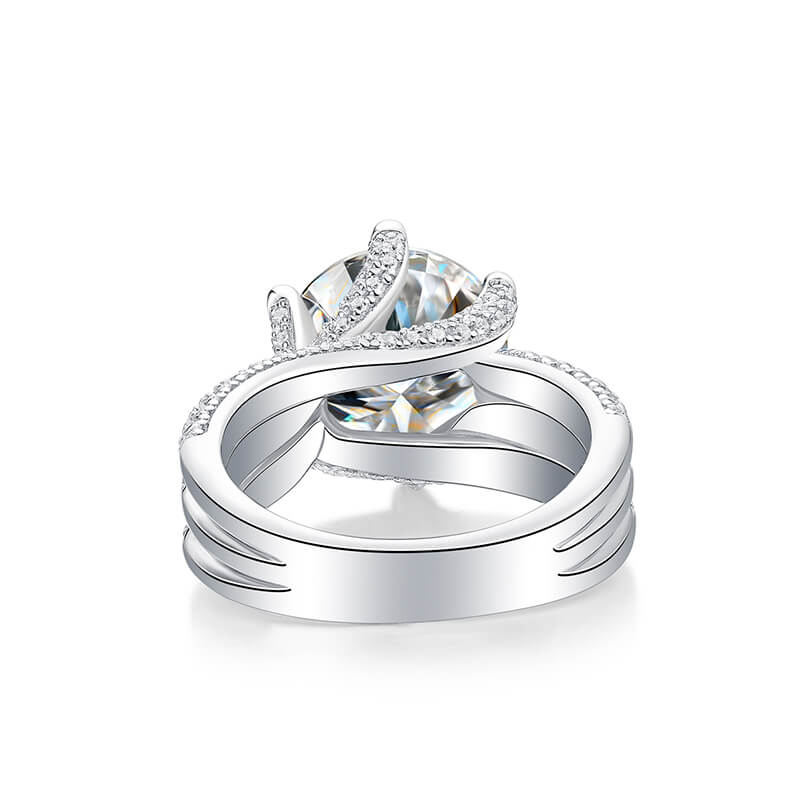 Stunning 3-carat round cut ring