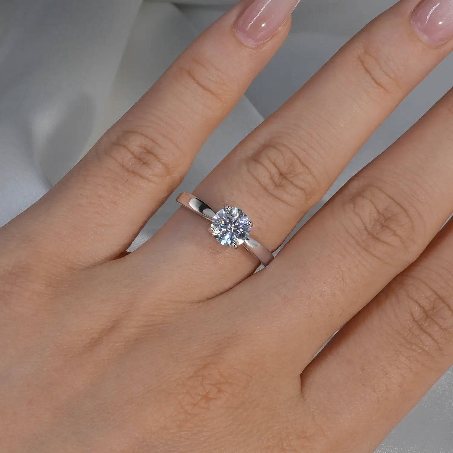 Classic Four-Prong Round Cut Moissanite Diamond Engagement Ring
