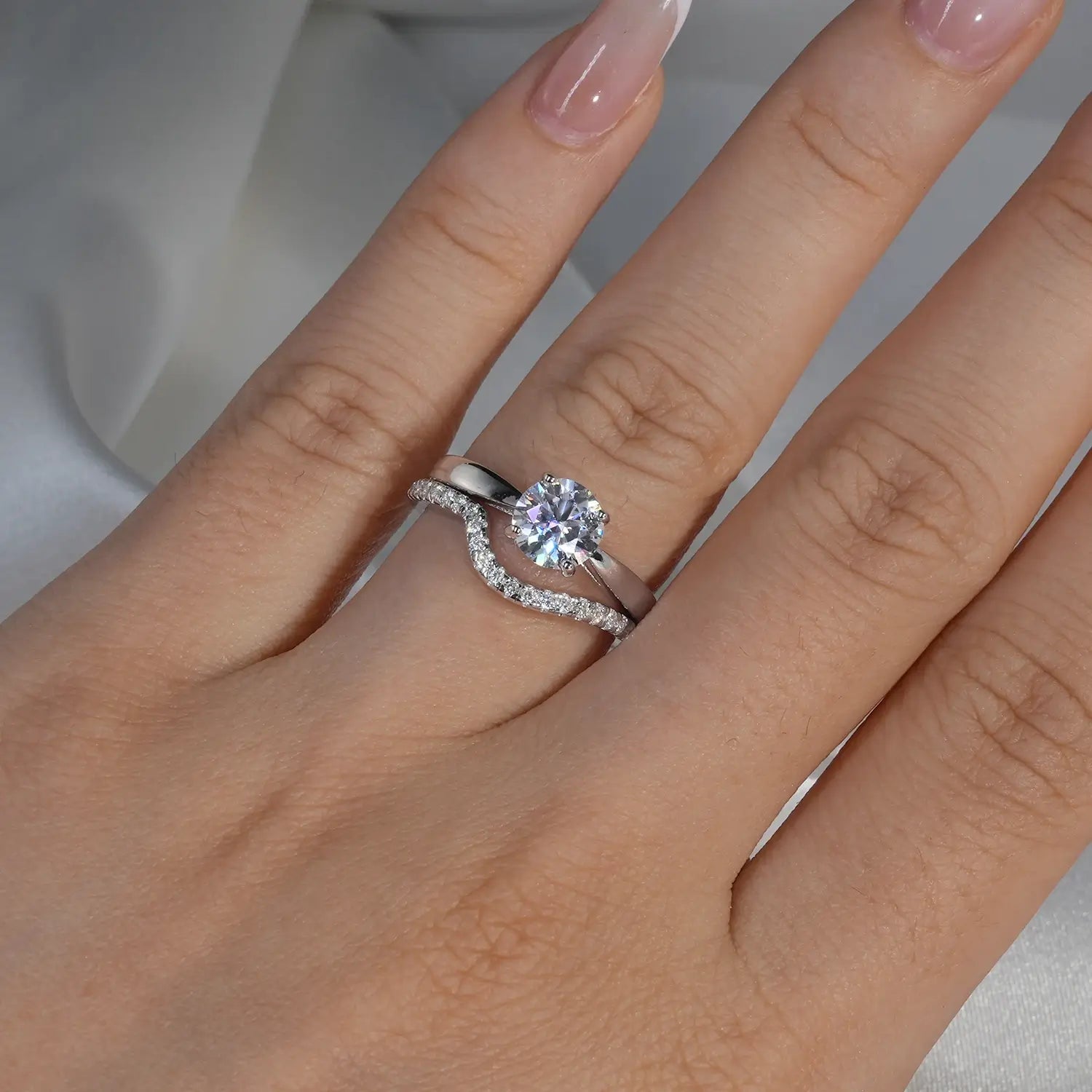 Classic Four-Prong Round Cut Moissanite Diamond Engagement Ring