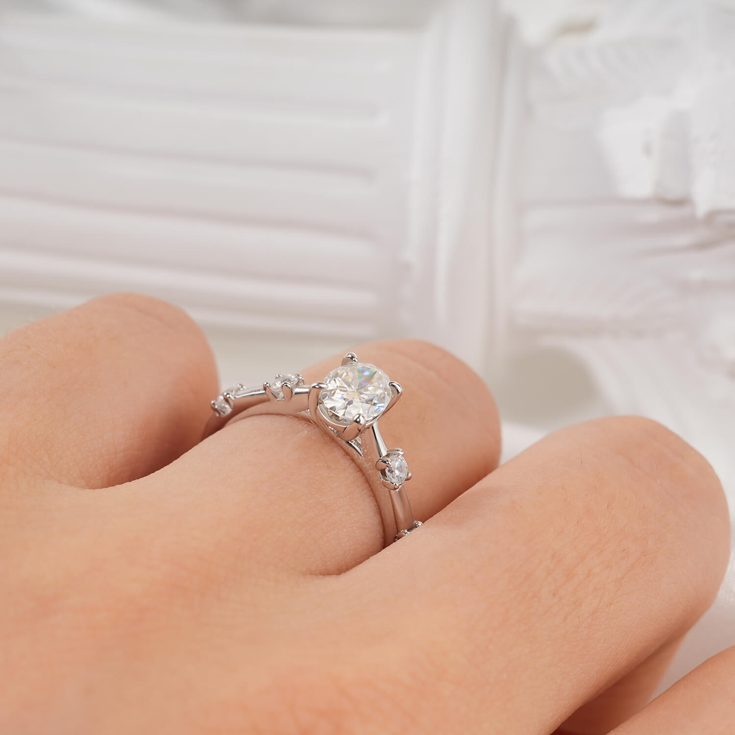 1CT Oval Prong Setting Moissanite Engagement Ring