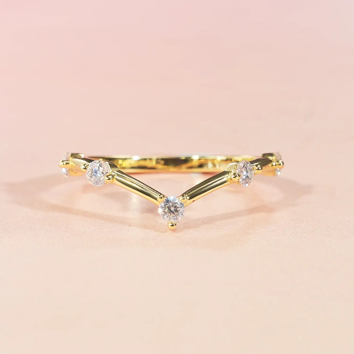 Round Cut Moissanite Chevron Wedding Band Fashion Ring